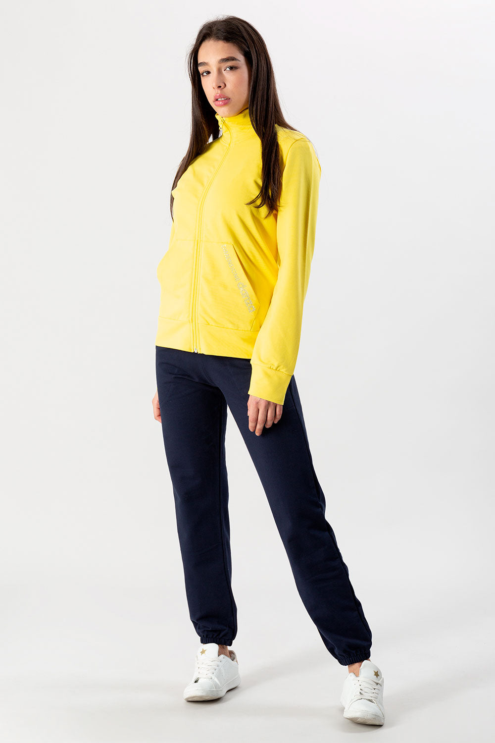 TUTA CON GIACCA A COLLO ALTO