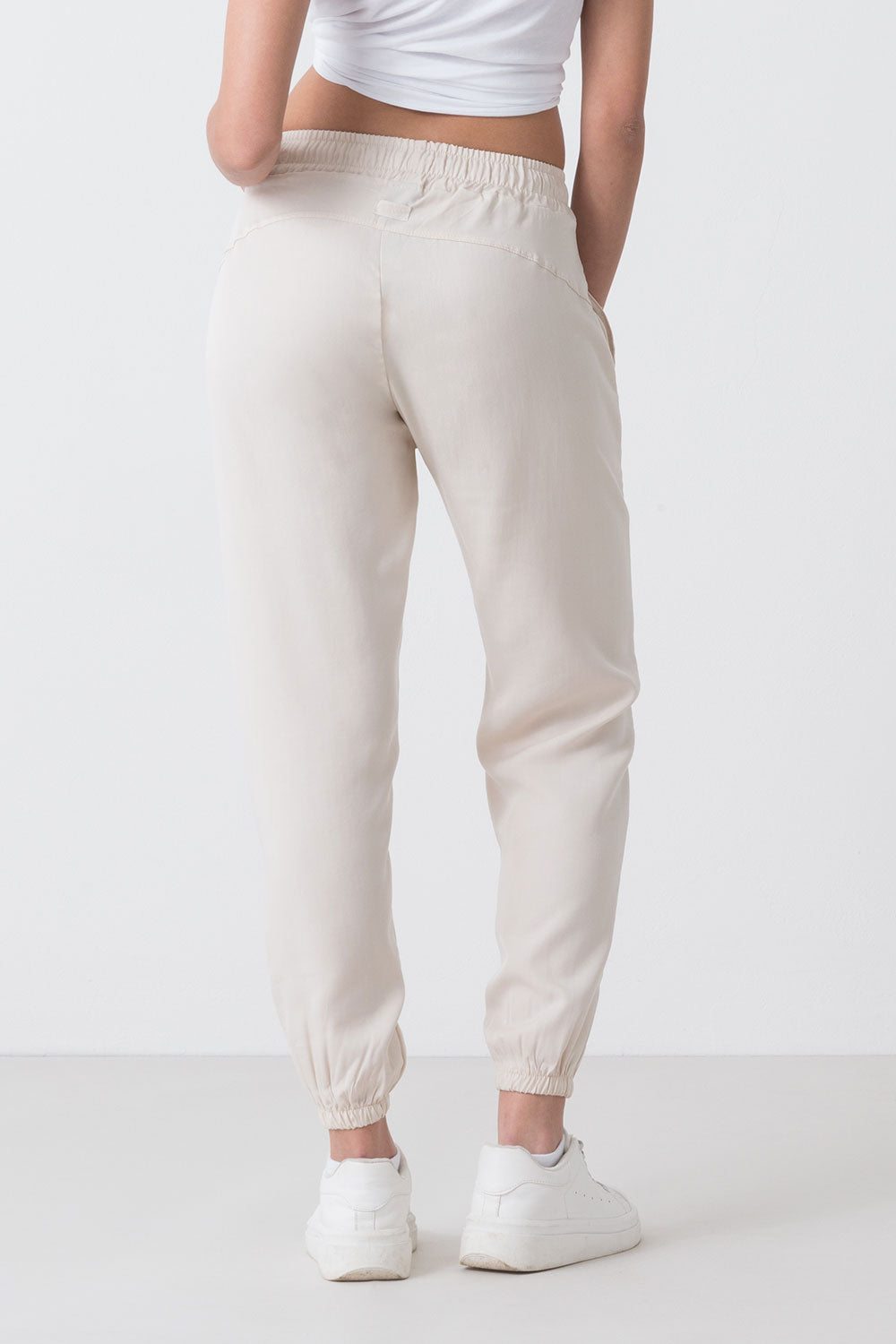 PANTALONE CON ELASTICO AL FONDO IN TENCEL