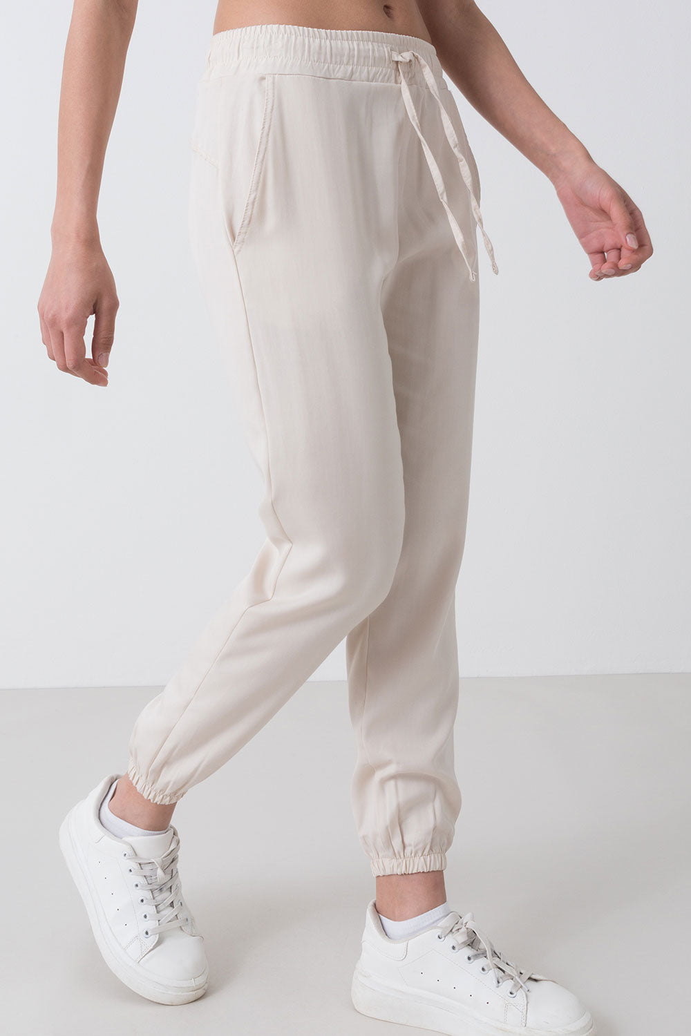 PANTALONE CON ELASTICO AL FONDO IN TENCEL