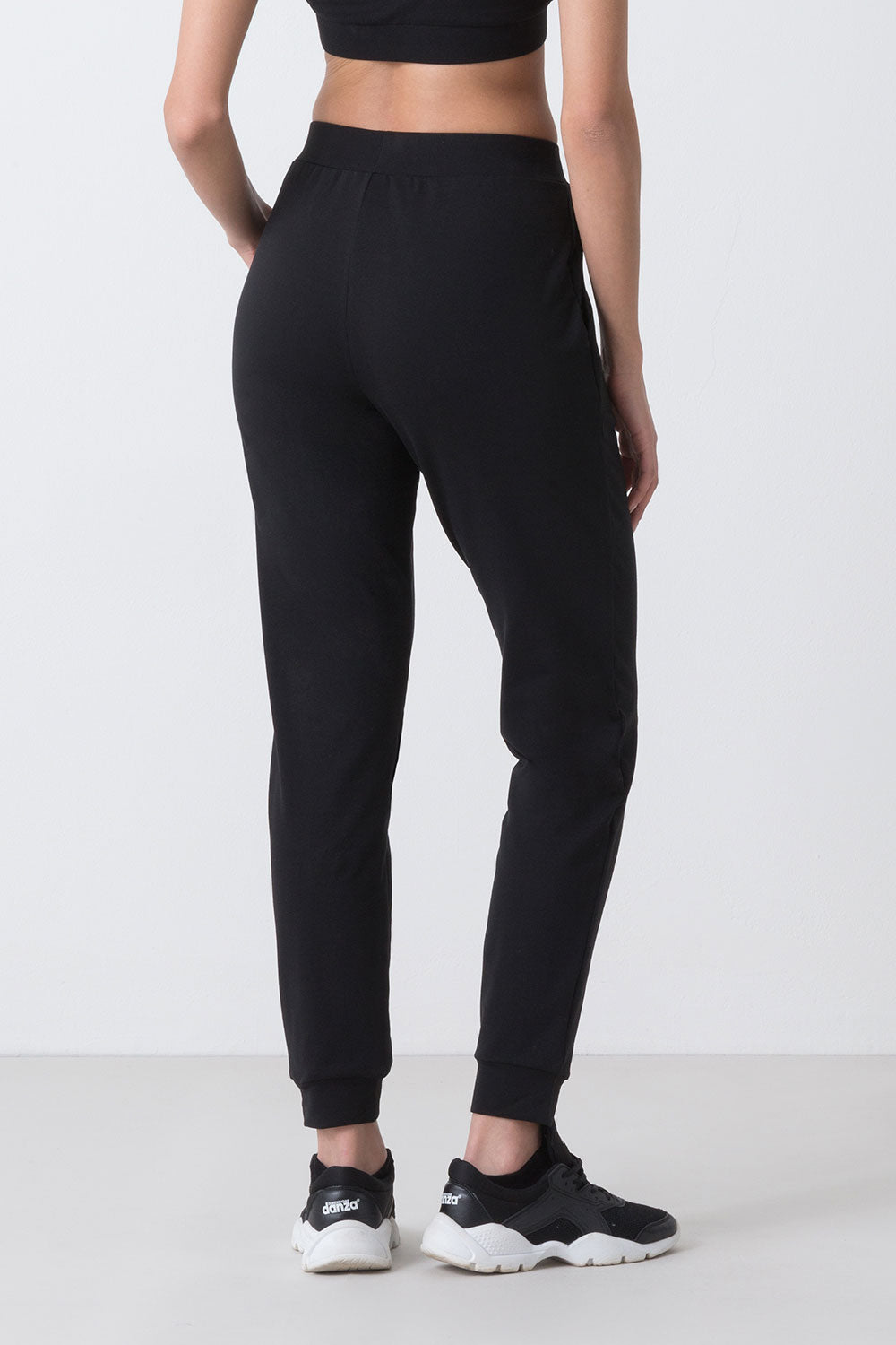 BASIC PANTALONE CON POLSINO AL FONDO