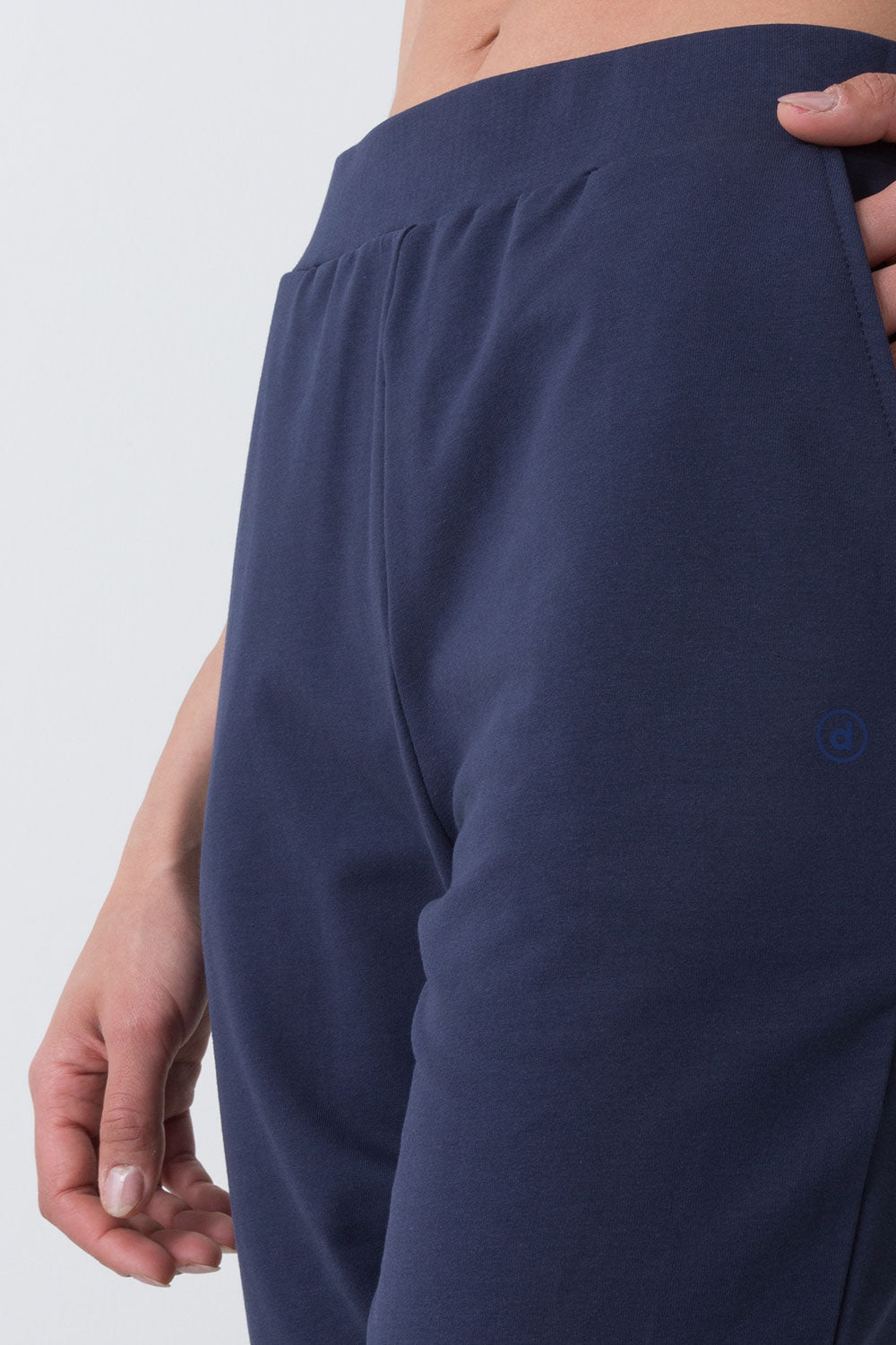 BASIC PANTALONE CON POLSINO AL FONDO