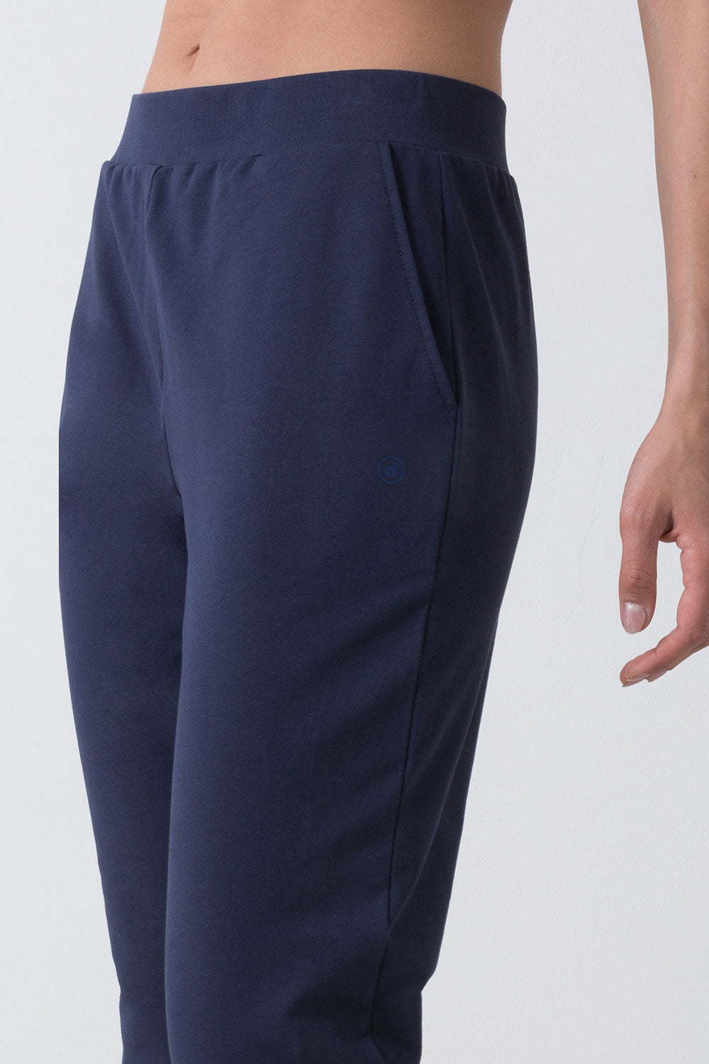 BASIC PANTALONE CON POLSINO AL FONDO