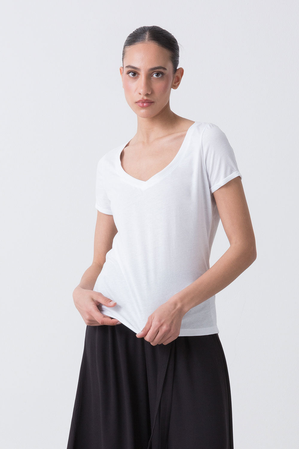 CITY T-SHIRT CON SCOLLO A V