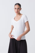 CITY T-SHIRT CON SCOLLO A V