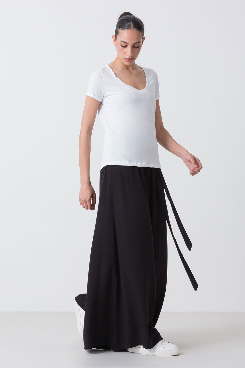 CITY T-SHIRT CON SCOLLO A V