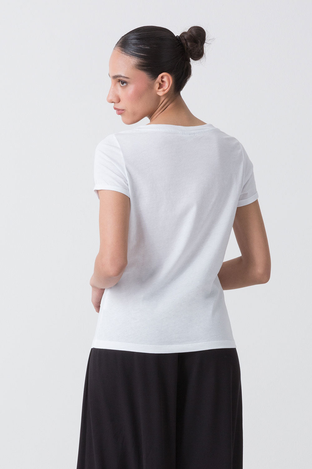 CITY T-SHIRT CON SCOLLO A V