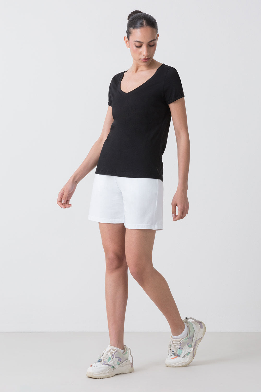 CITY T-SHIRT CON SCOLLO A V