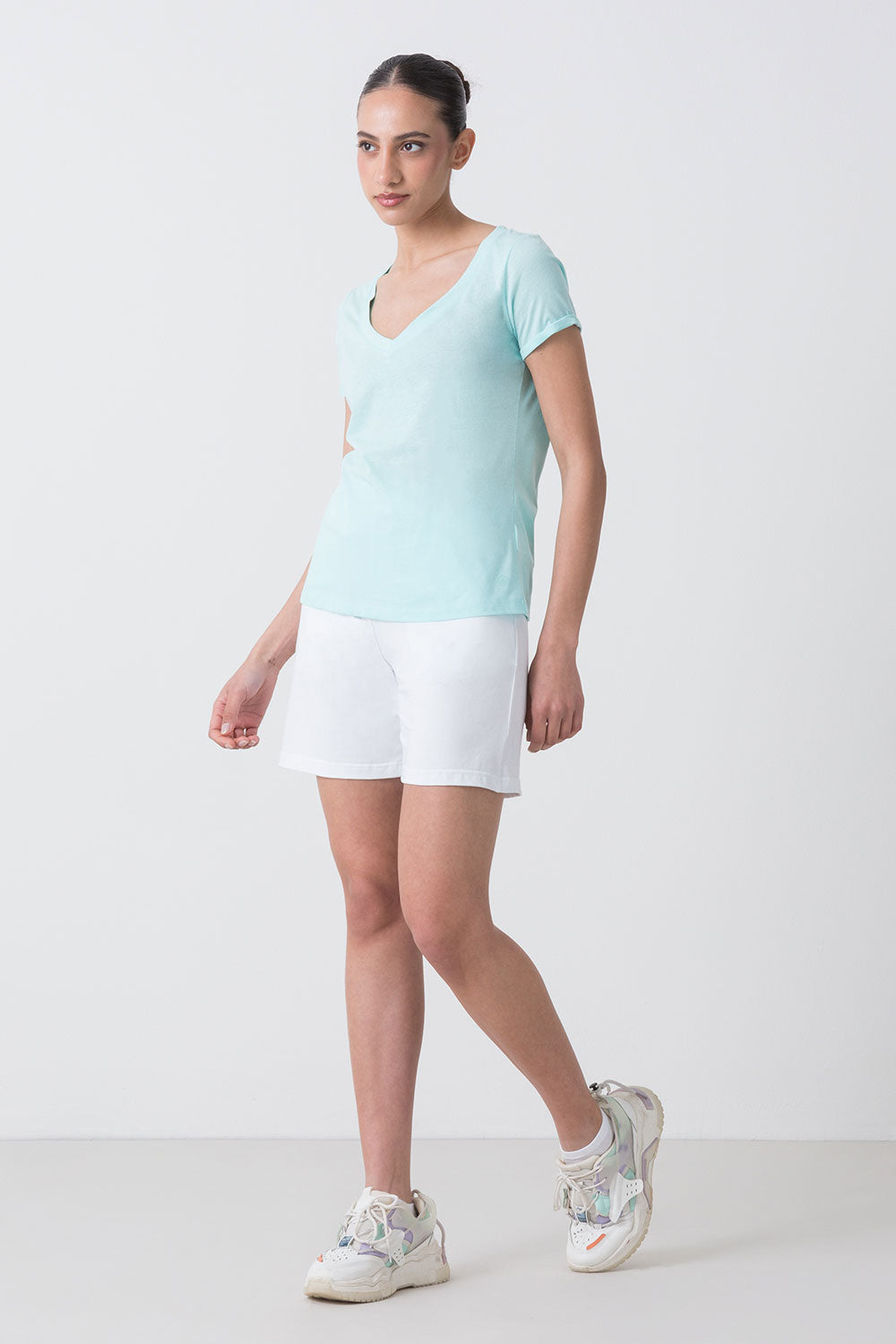 CITY T-SHIRT CON SCOLLO A V