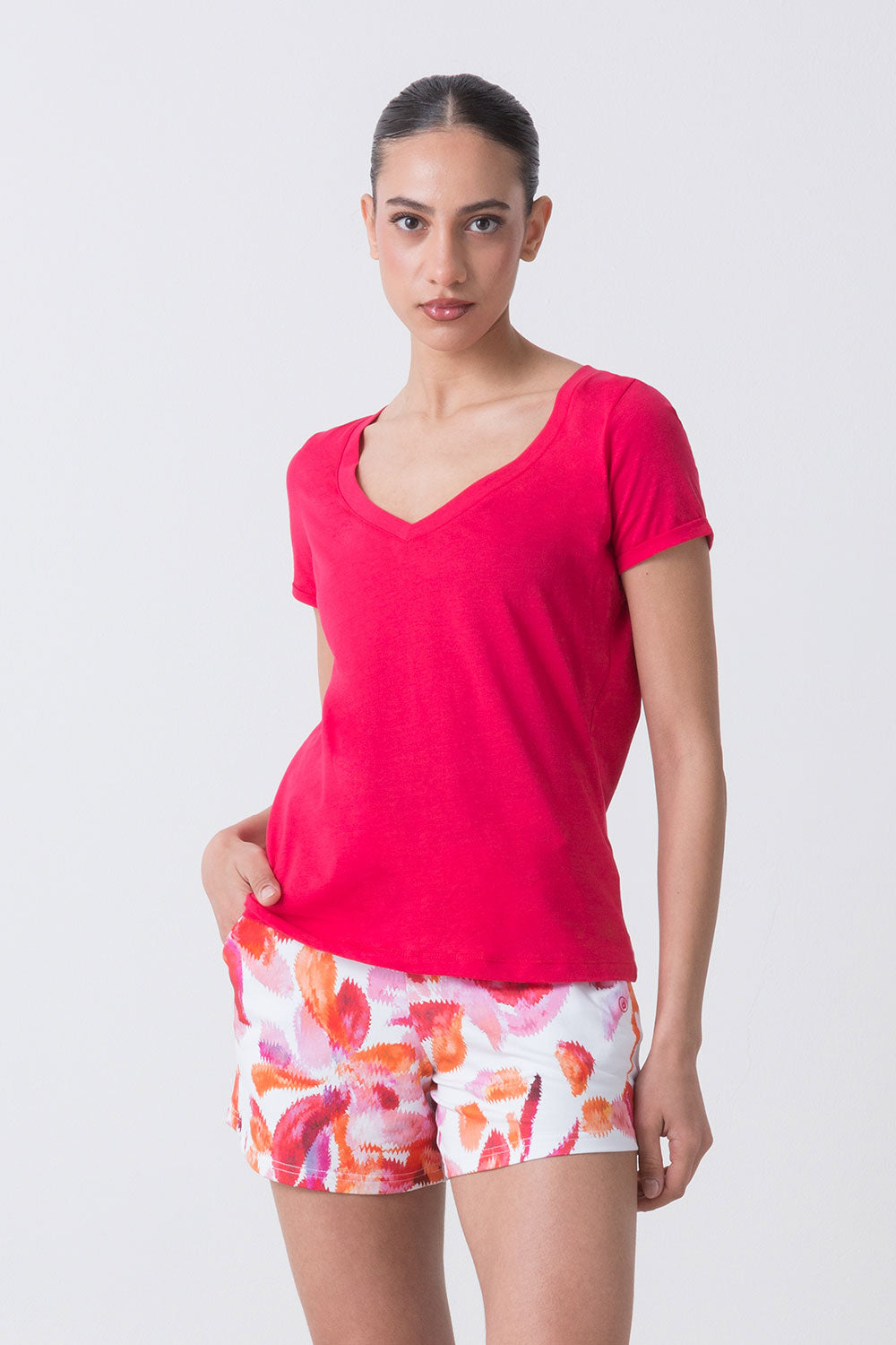 CITY T-SHIRT CON SCOLLO A V