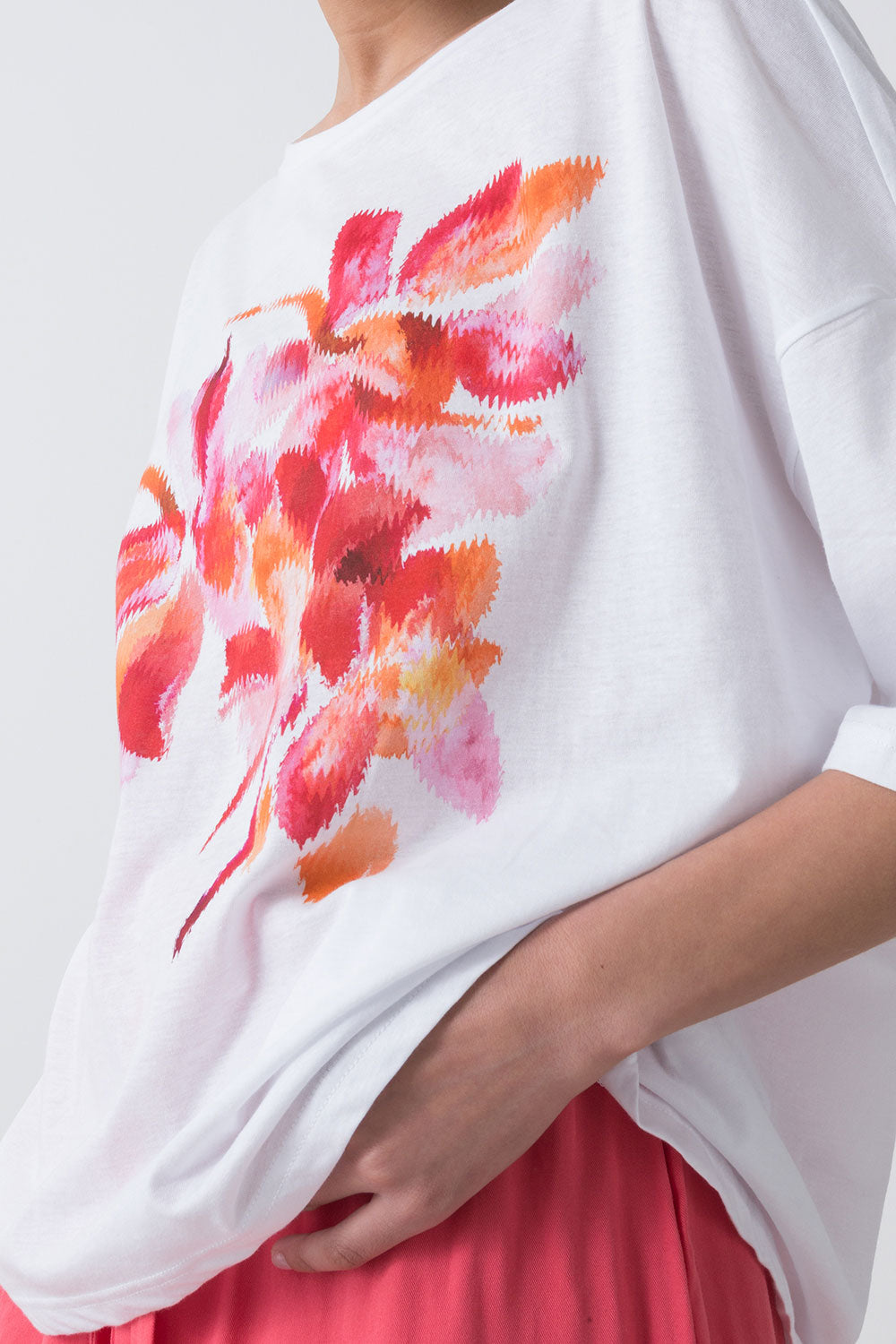 SUMMER T-SHIRT IN JERSEY LEGGERO CON GRAFICA FLOREALE