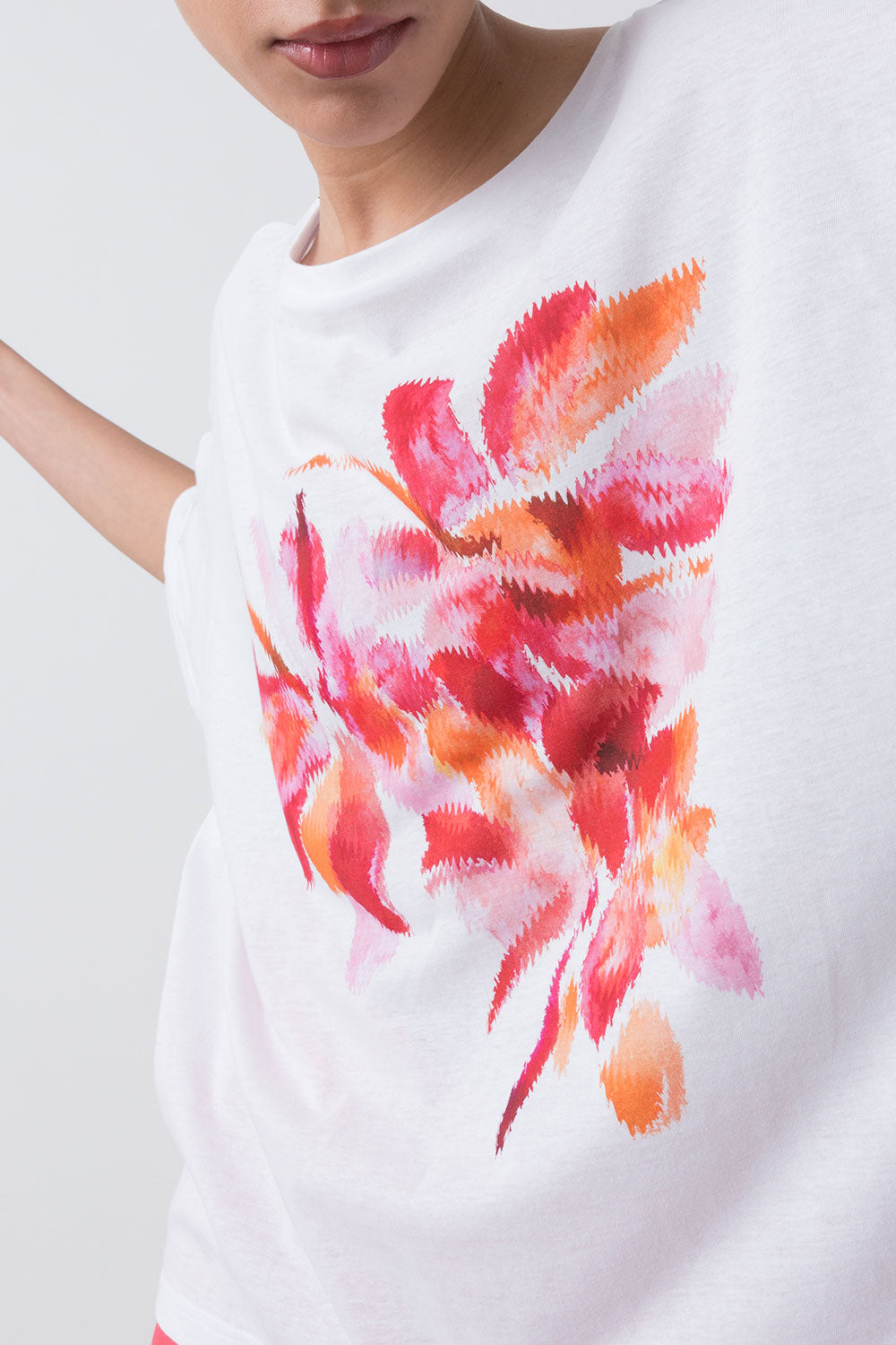 SUMMER T-SHIRT IN JERSEY LEGGERO CON GRAFICA FLOREALE