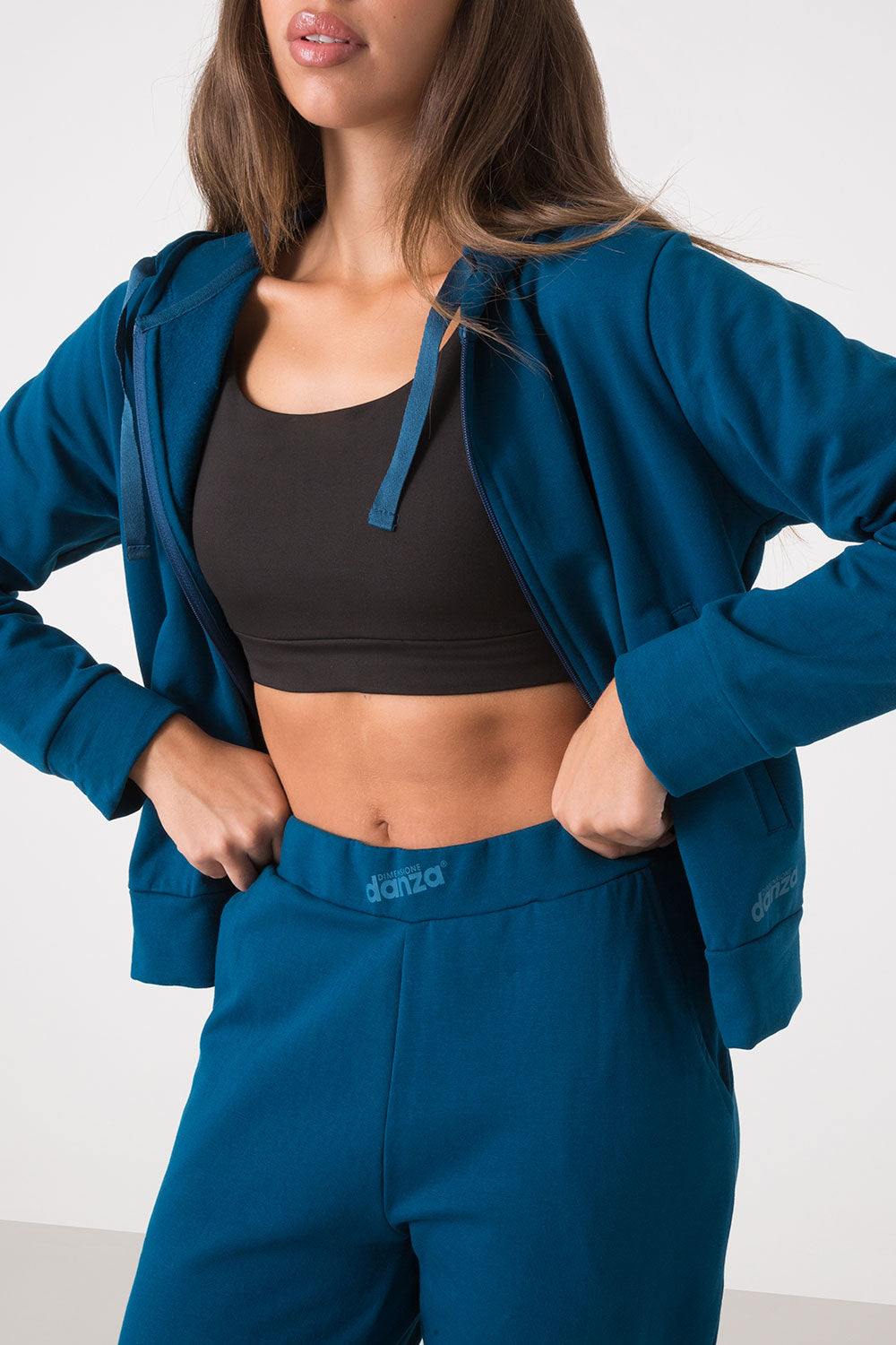 TUTA BASIC FULL ZIP CON CAPPUCCIO + PANTALONE DRITTO AL FONDO