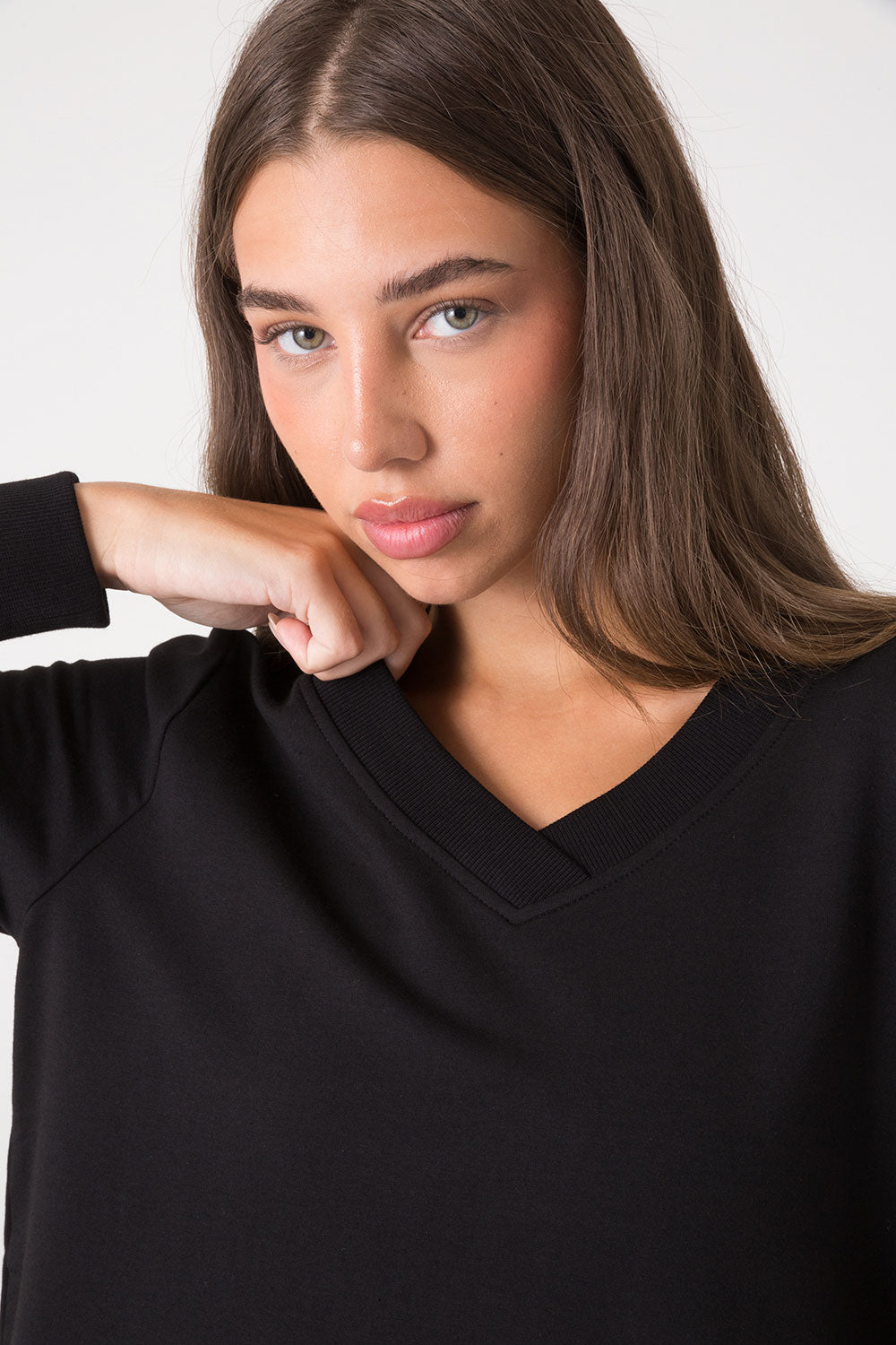 MAXI MAGLIA SCOLLO A V E SPACCO LATERALE