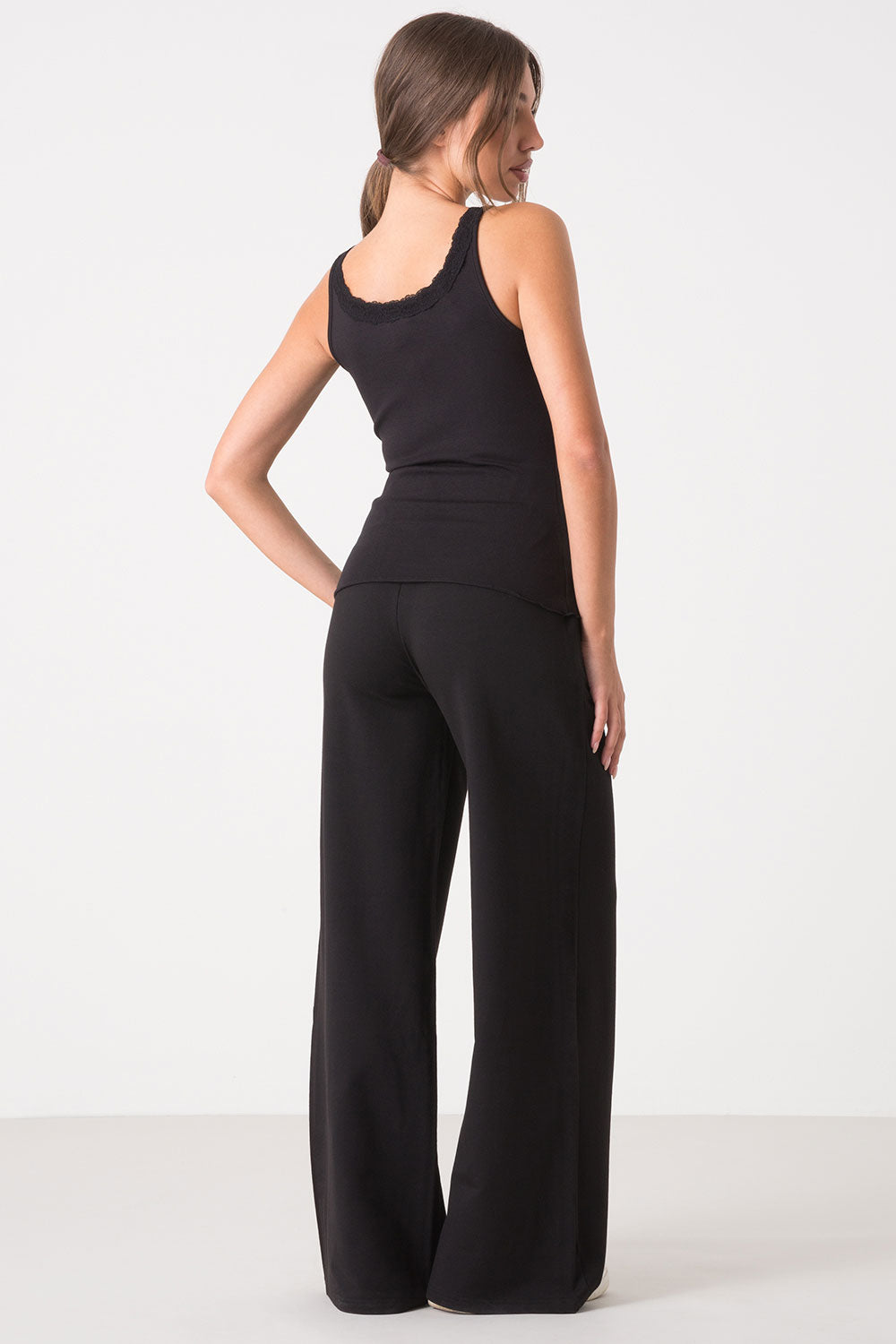 CANOTTA CON DETTAGLIO IN PIZZO