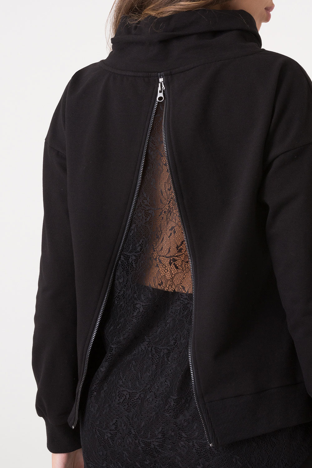 FELPA COLLO ALTO CON DETTAGLIO IN PIZZO