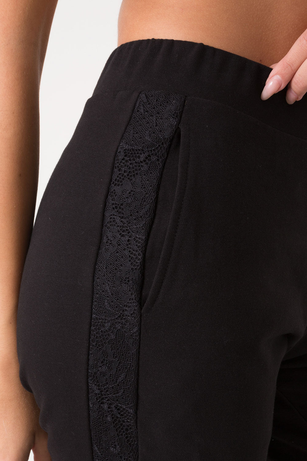 STRETCH SWEATBROEK MET KANTDETAILS