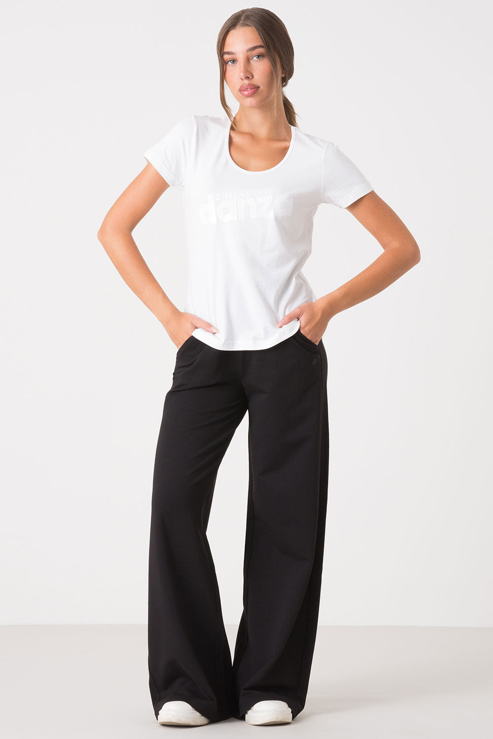 TSHIRT SLIM CON AMPIO SCOLLO ROTONDO