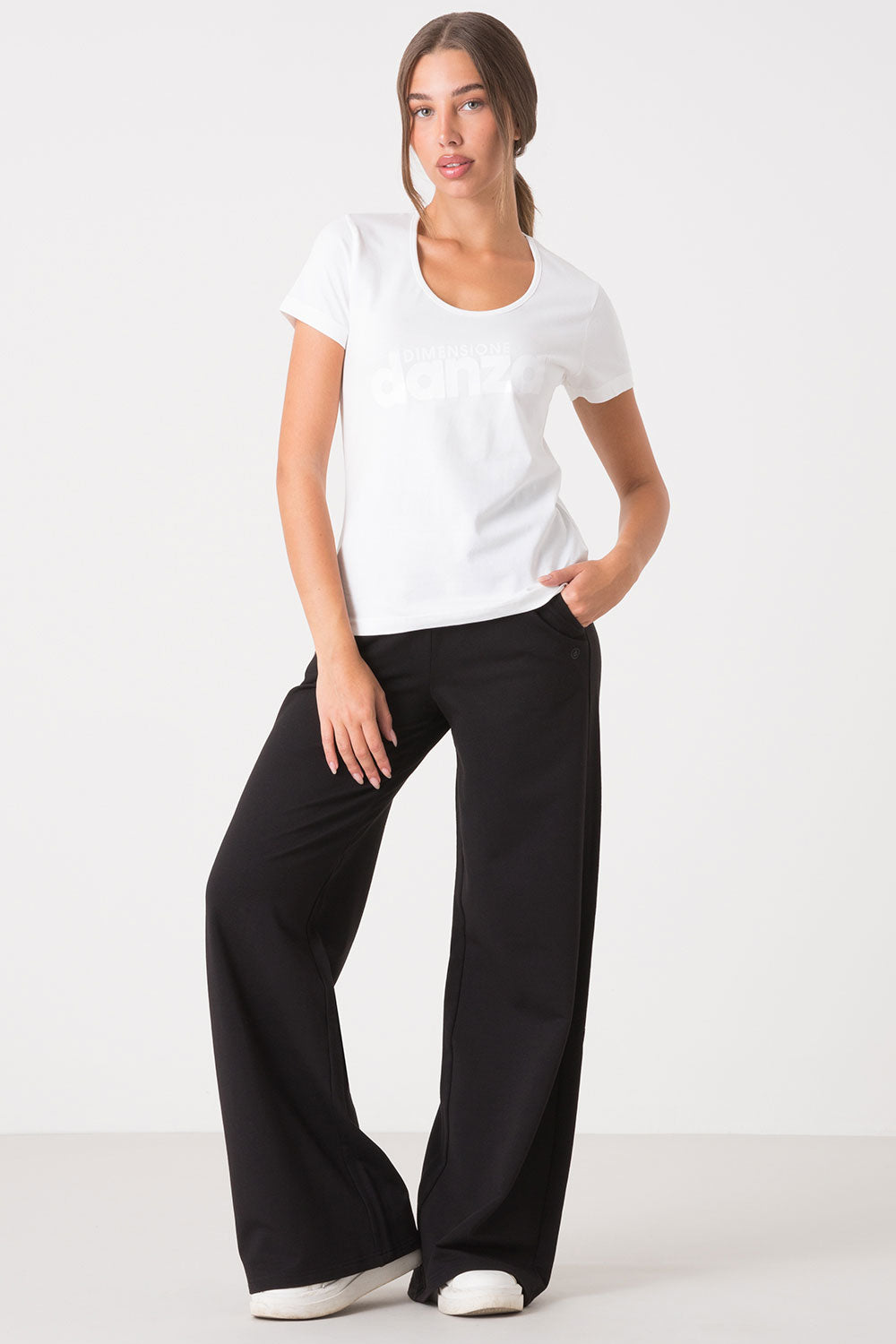 TSHIRT SLIM CON AMPIO SCOLLO ROTONDO