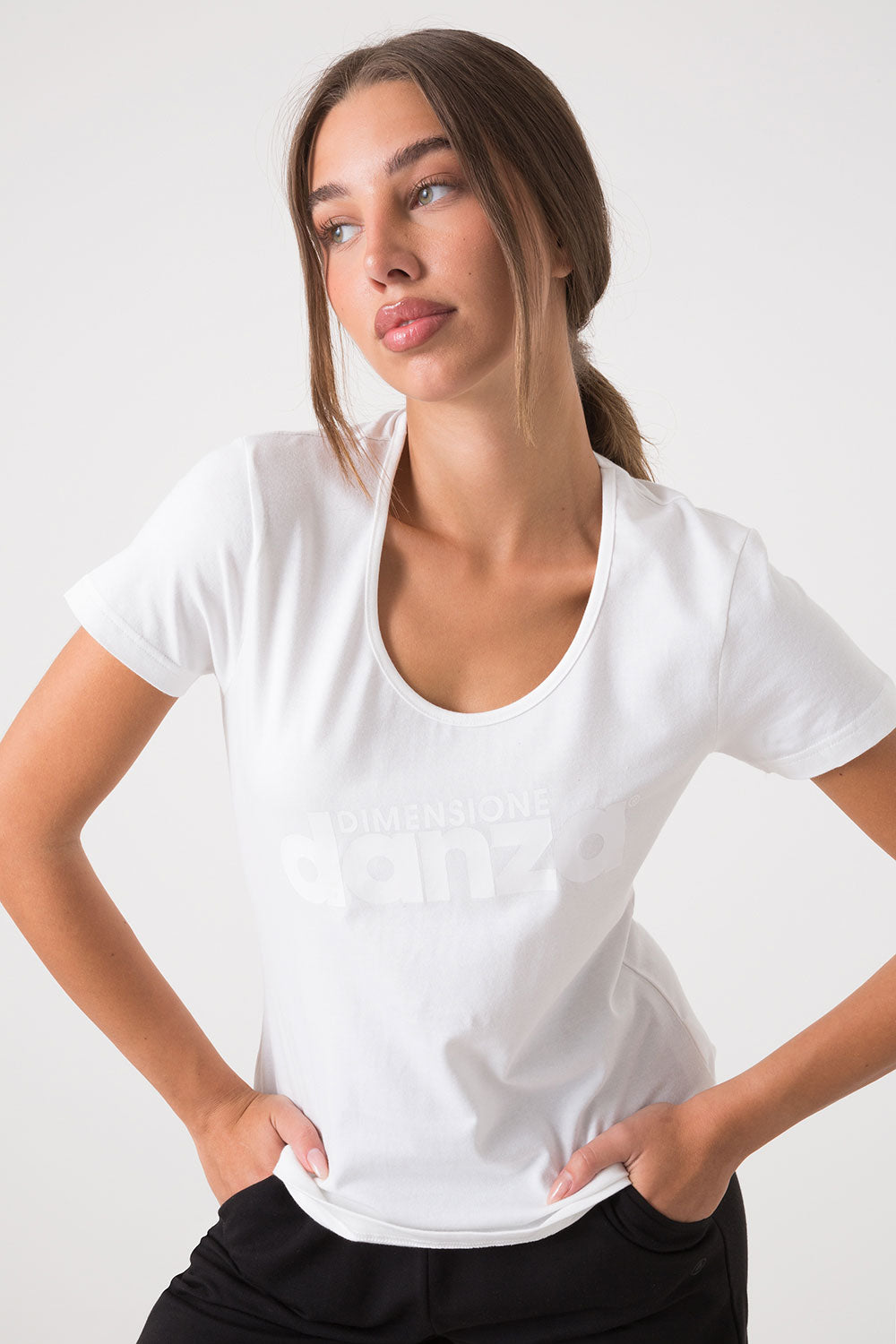TSHIRT SLIM CON AMPIO SCOLLO ROTONDO