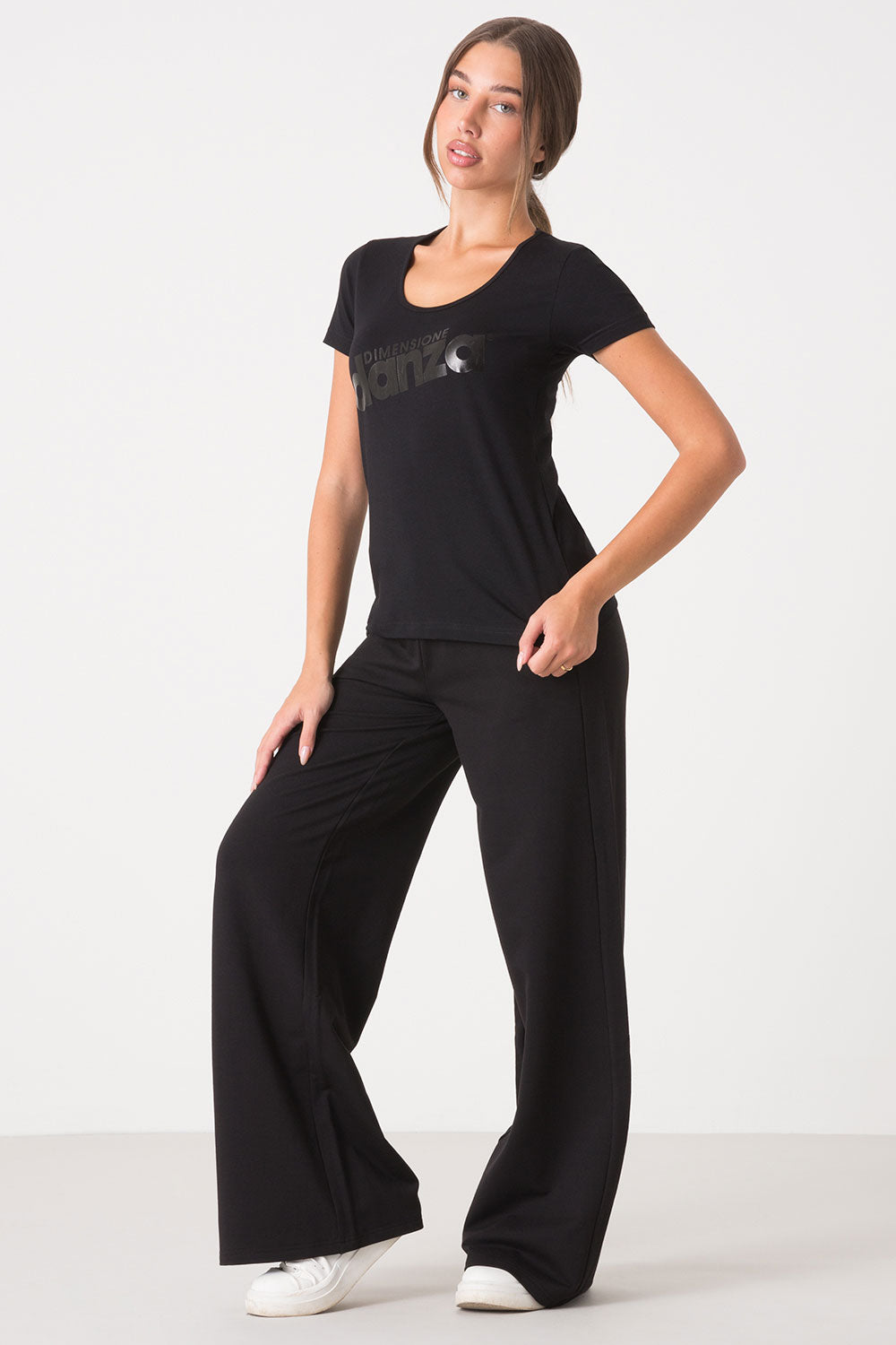 TSHIRT SLIM CON AMPIO SCOLLO ROTONDO