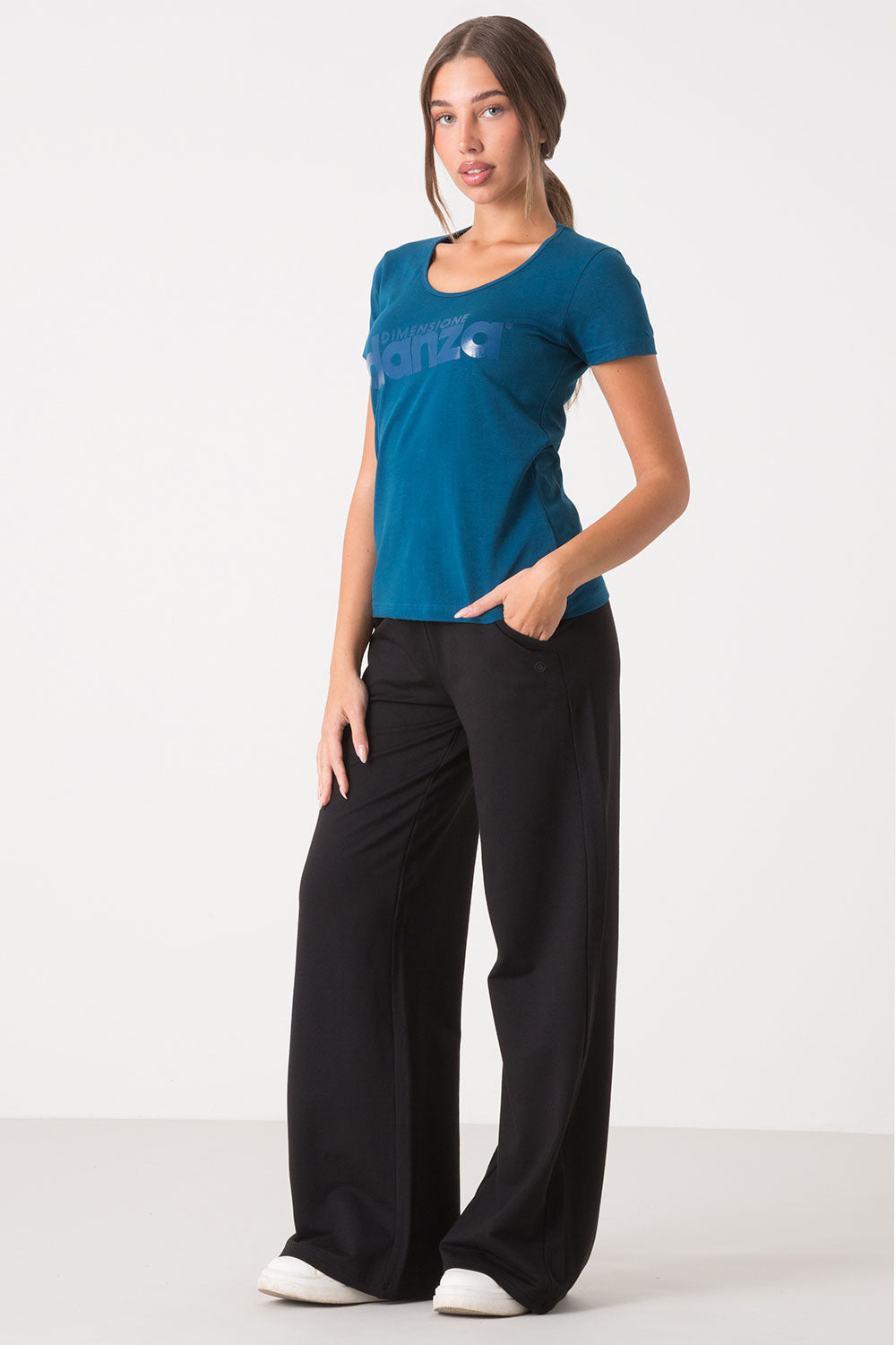 TSHIRT SLIM CON AMPIO SCOLLO ROTONDO