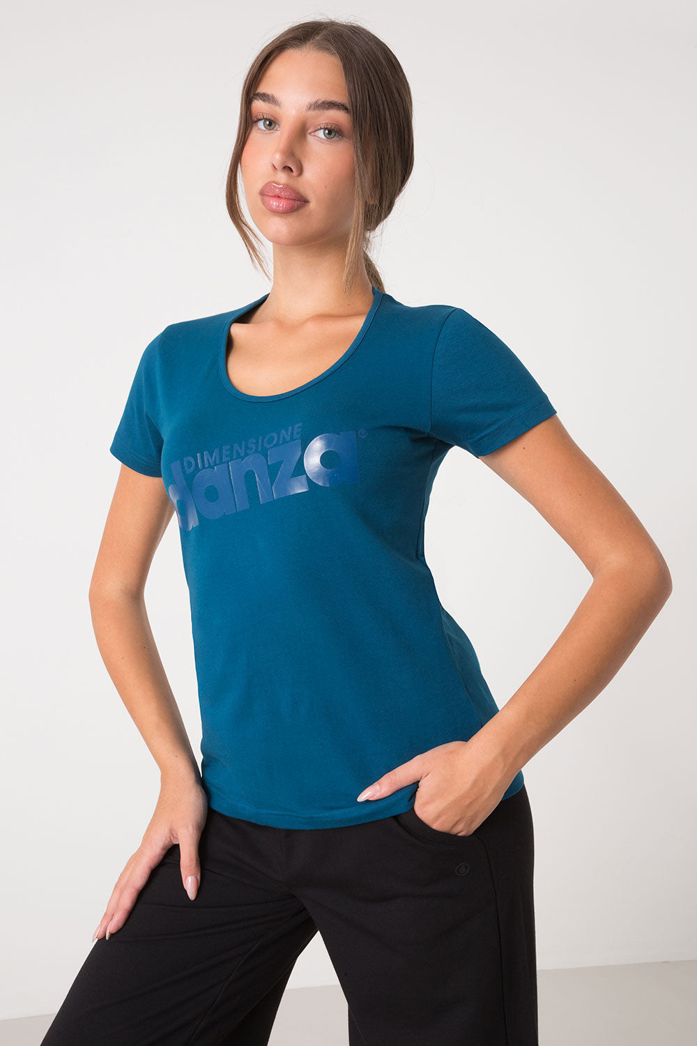 TSHIRT SLIM CON AMPIO SCOLLO ROTONDO