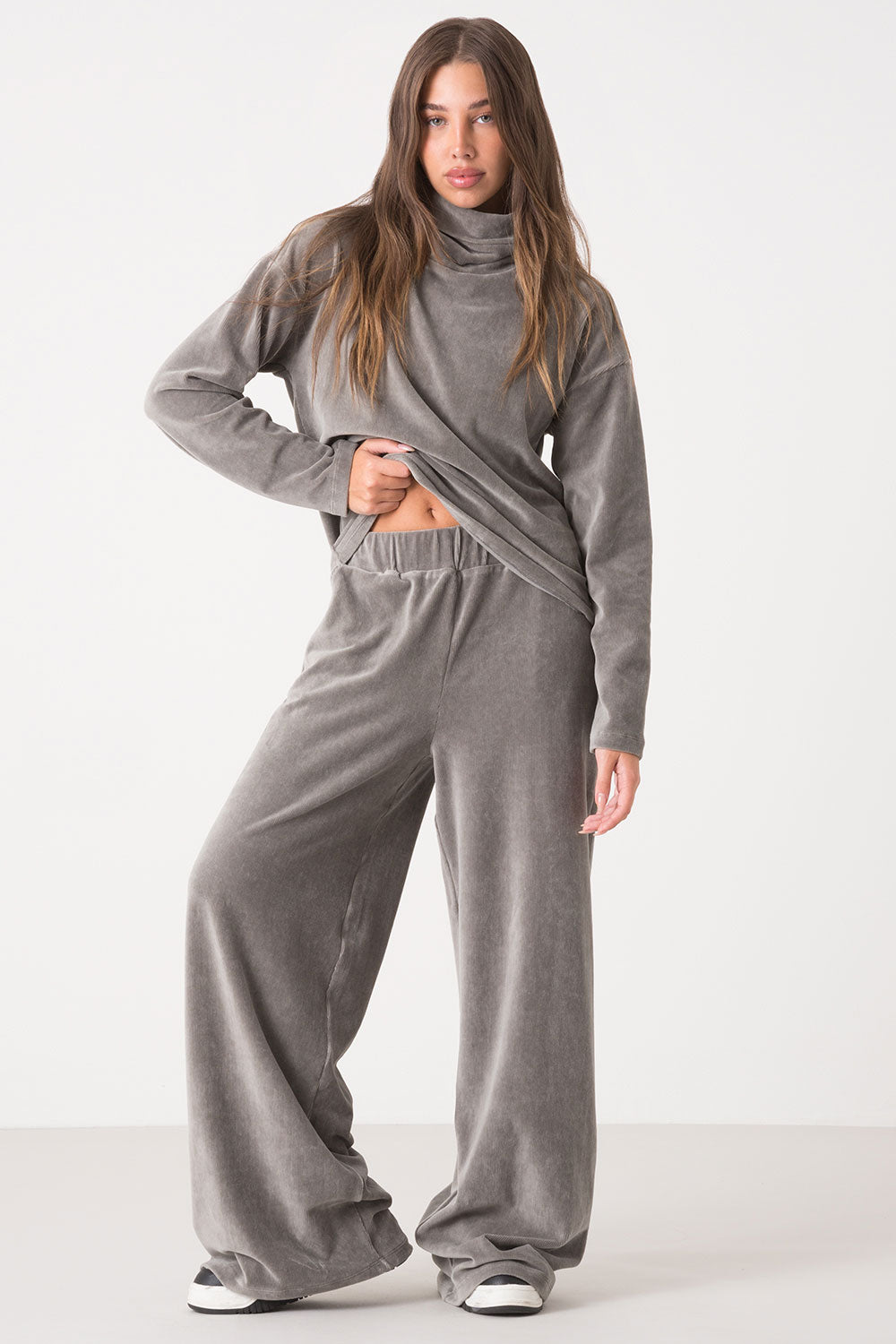 PANTALONE AMPIO IN VELLUTO LEGGERO A COSTE