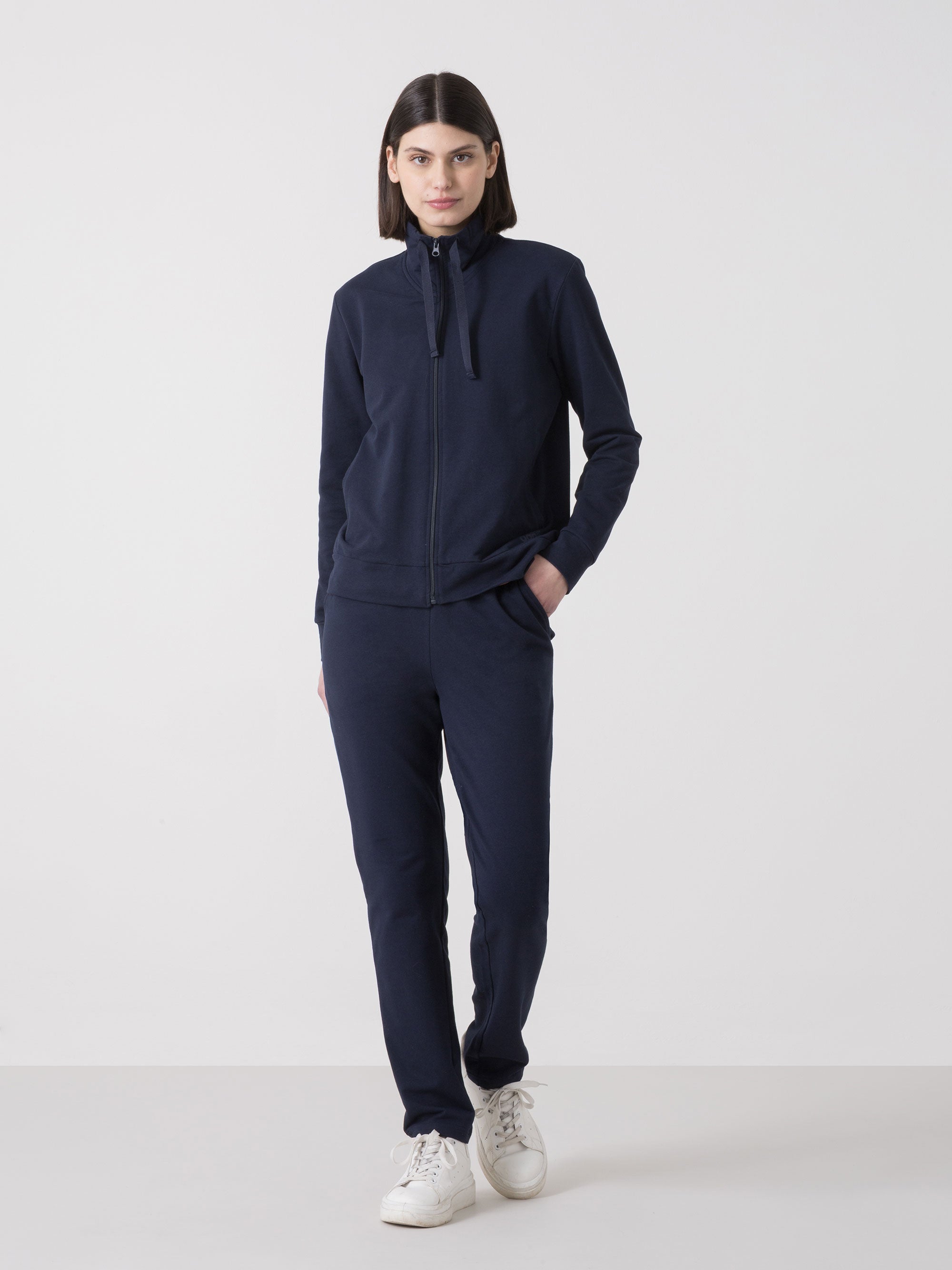 DÁMSKÁ TANEČNÍ SOUPRAVA FULL ZIP Z NEPOČESANÉ TEPLÁKOVINY S PRUŽNÝMI KALHOTAMI