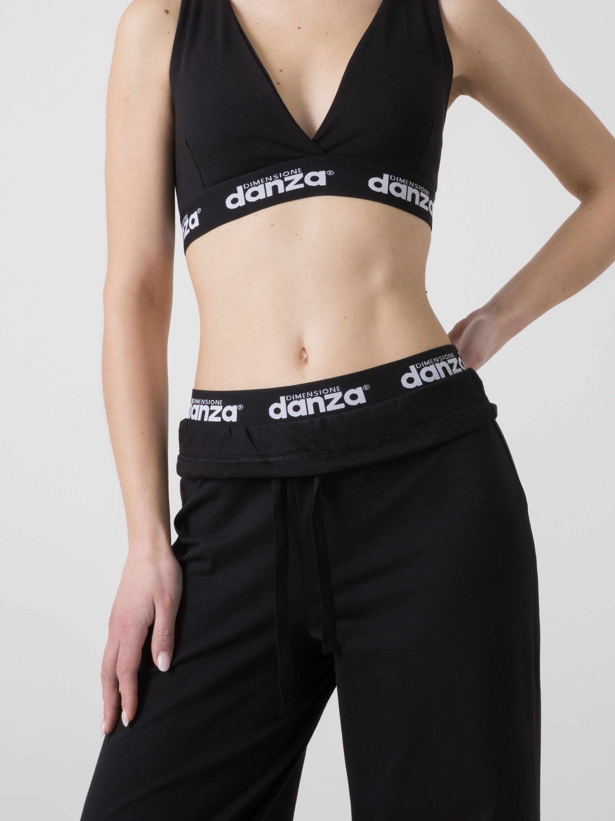 DÁMSKÉ KALHOTY WIDE LEG DIMENSIONE DANZA S LOGOVANÝM PASEM A STAHOVACÍ ŠŇŮRKOU