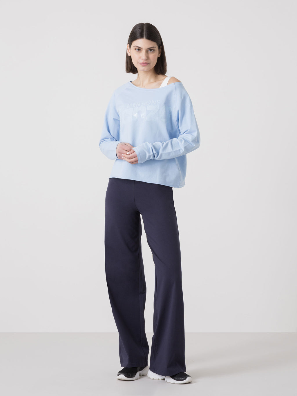 LEICHTES DAME-TANZ-SWEATSHIRT AUS STRETCH-SWEAT MIT U-BOOT-AUSSCHNITT UND FRONTLOGO