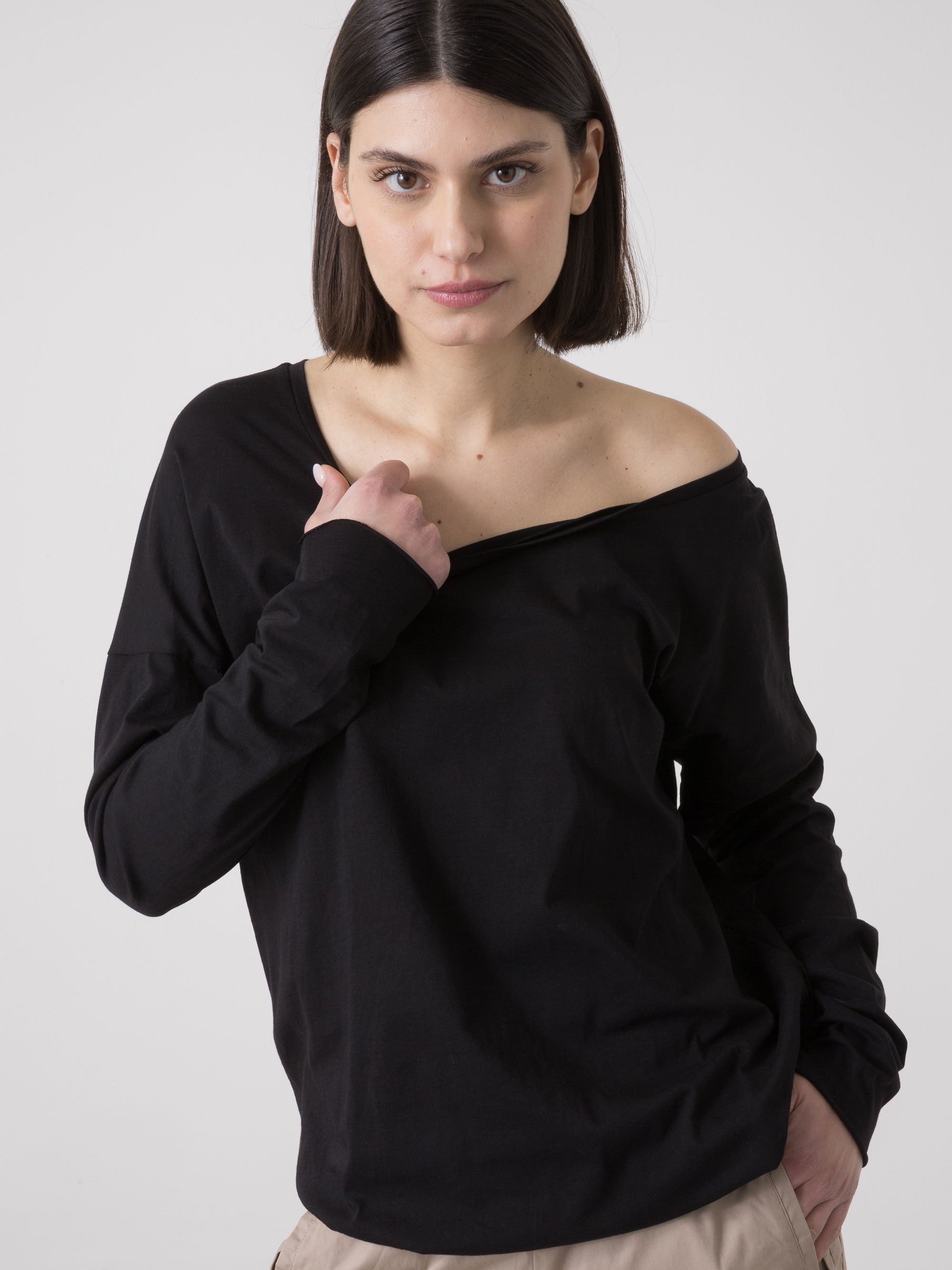 DÁMSKÉ TRIČKO DIMENSIONE DANZA Z ŽERZEJE S DLOUHÝM RUKÁVEM A LODIČKOVÝM VÝSTŘIHEM