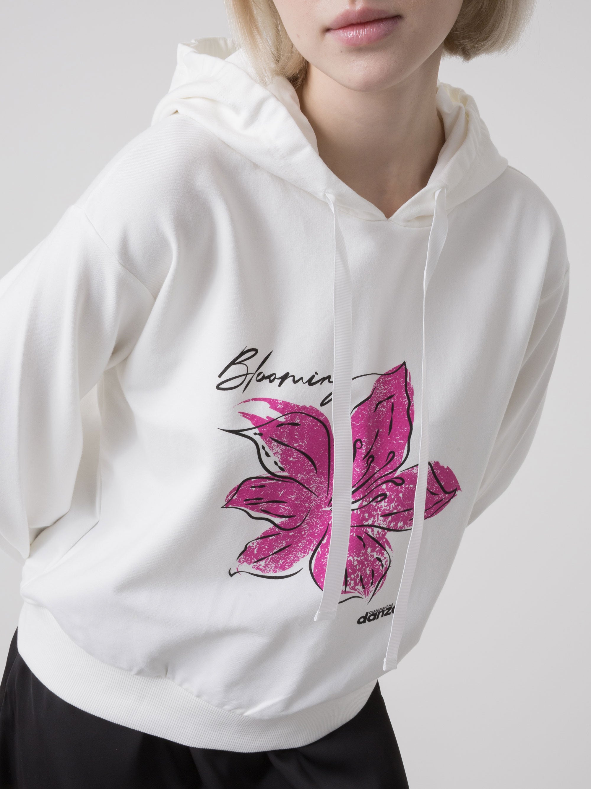 DÁMSKÁ MIKINA DIMENSIONE DANZA S KAPUCÍ A KVĚTINOVÝM POTISKEM