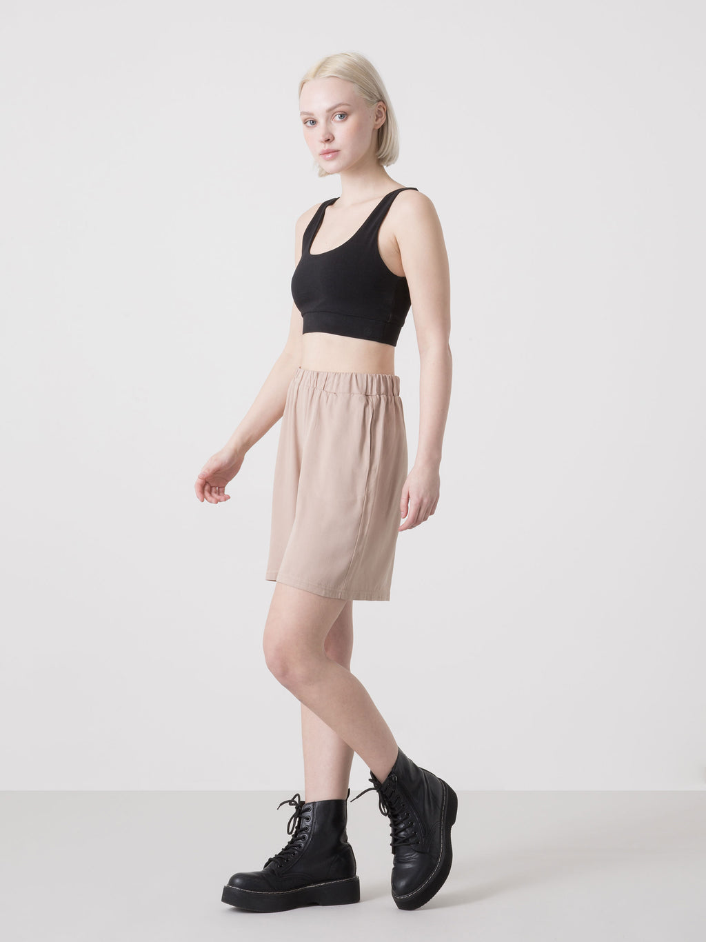 SHORT DONNA DIMENSIONE DANZA IN VISCOSA LEGGERA CON VITA ELASTICIZZATA E TASCHE