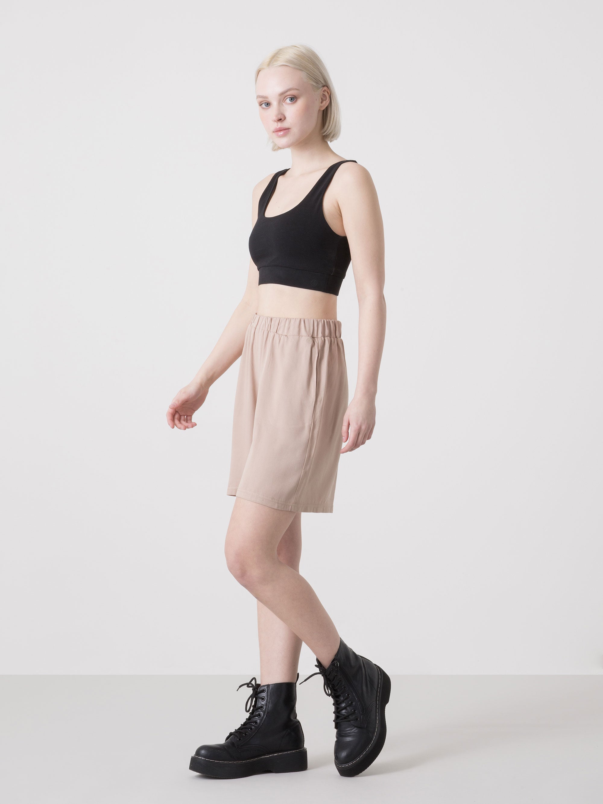 SHORT DONNA DIMENSIONE DANZA IN VISCOSA LEGGERA CON VITA ELASTICIZZATA E TASCHE