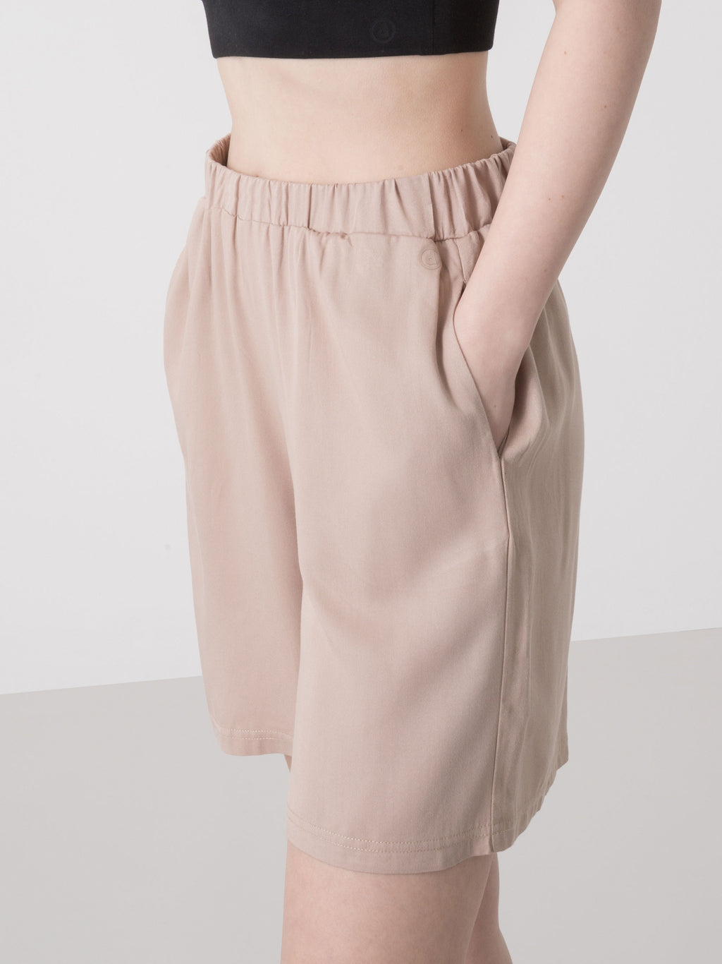 SHORT DONNA DIMENSIONE DANZA IN VISCOSA LEGGERA CON VITA ELASTICIZZATA E TASCHE