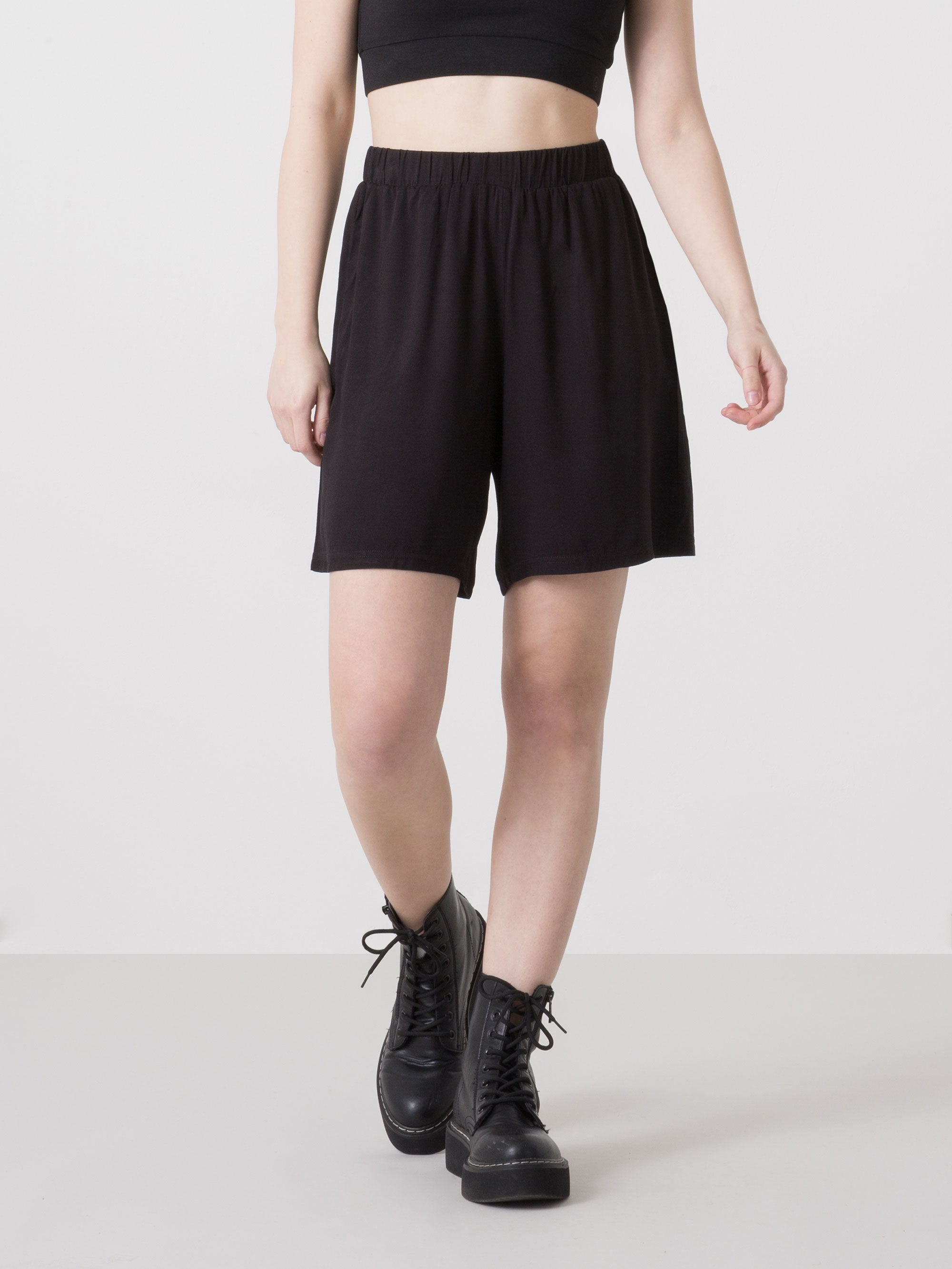 SHORT DONNA DIMENSIONE DANZA IN VISCOSA LEGGERA CON VITA ELASTICIZZATA E TASCHE