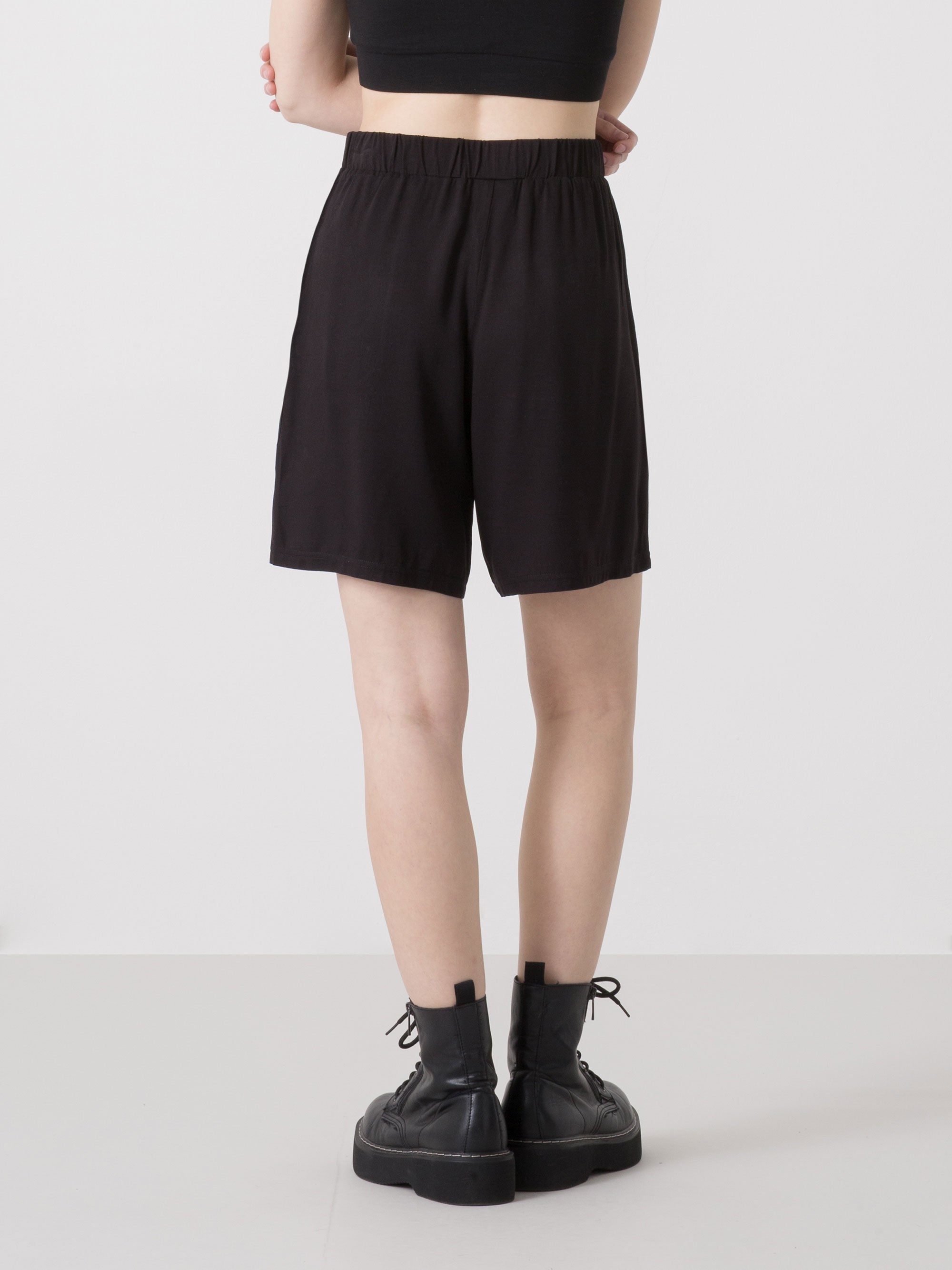 SHORT DONNA DIMENSIONE DANZA IN VISCOSA LEGGERA CON VITA ELASTICIZZATA E TASCHE