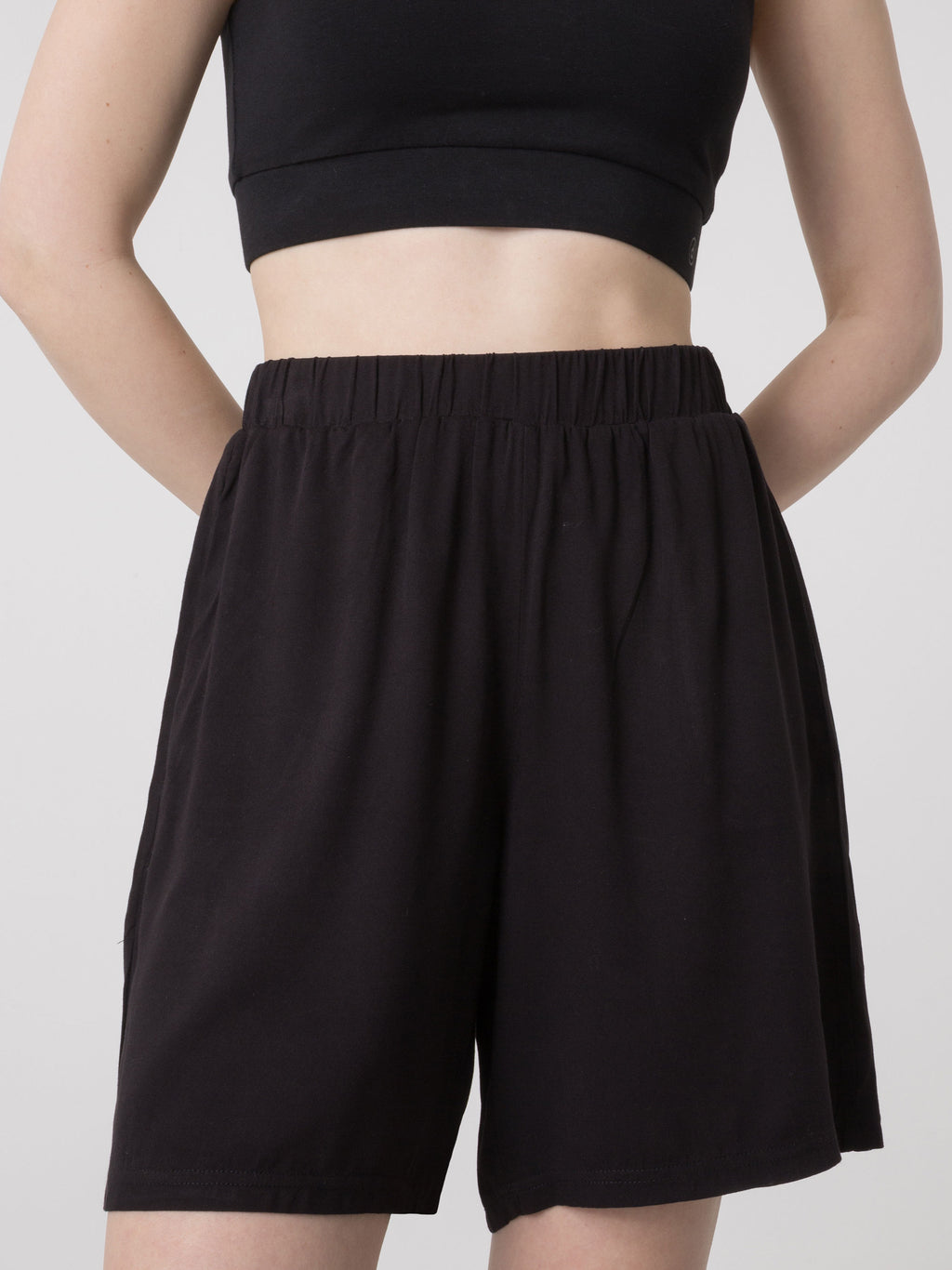 SHORT DONNA DIMENSIONE DANZA IN VISCOSA LEGGERA CON VITA ELASTICIZZATA E TASCHE