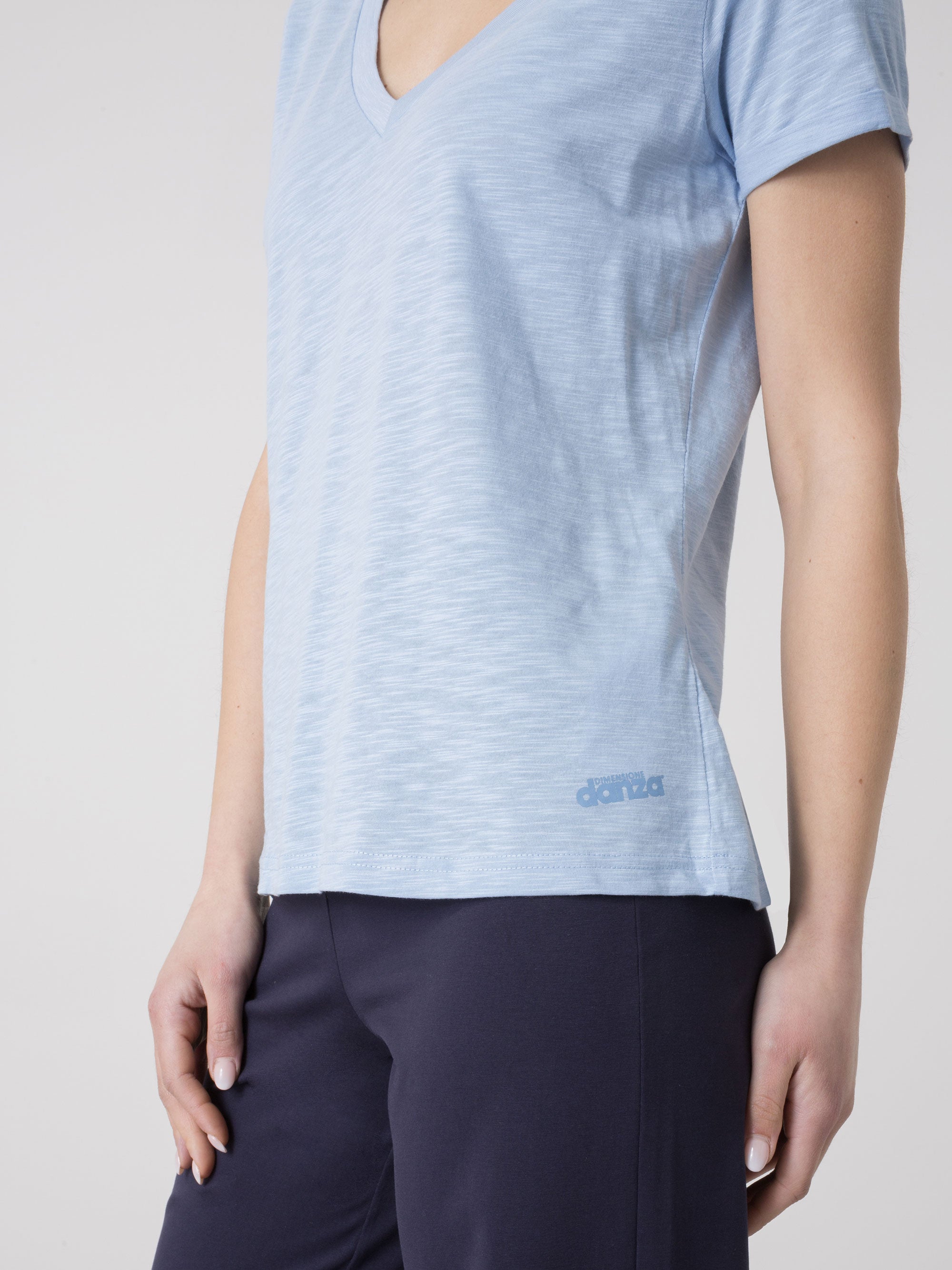 T-SHIRT DONNA DIMENSIONE DANZA IN SLUB JERSEY CON SCOLLO A V