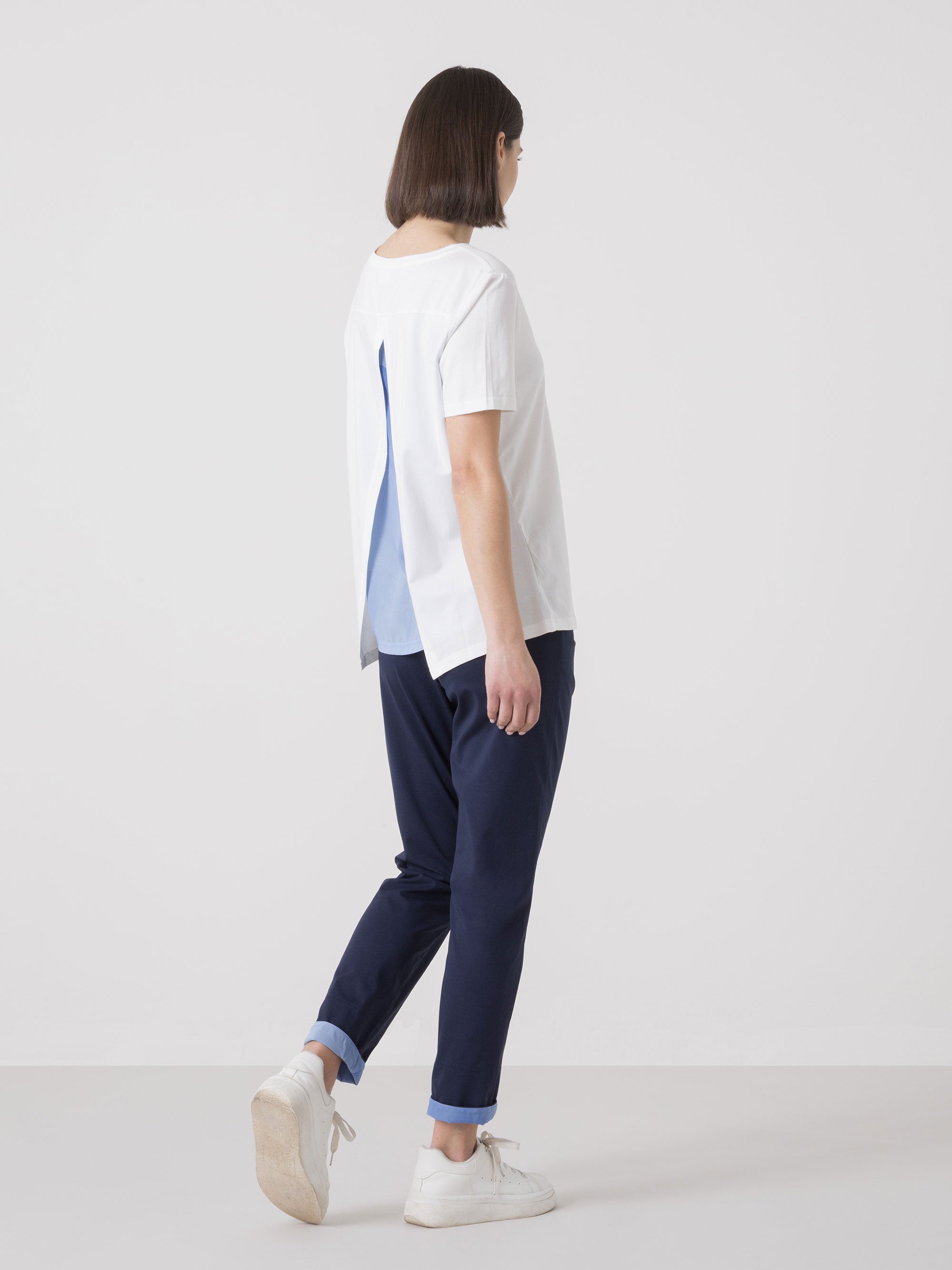 DÁMSKÉ TRIČKO DIMENSIONE DANZA Z PRUŽNÉHO MODALOVÉHO ŽERZEJE SE ZADNÍ VSADKOU Z GEORGETTE