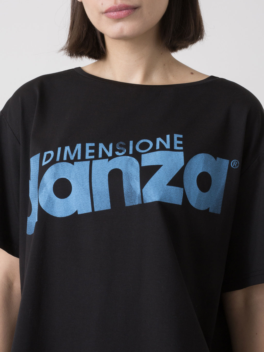 NAISTEN T-PAITA DIMENSIONE DANZA JOUSTAVASTA MODAL-JERSEYSTÄ ETULOGOLLA