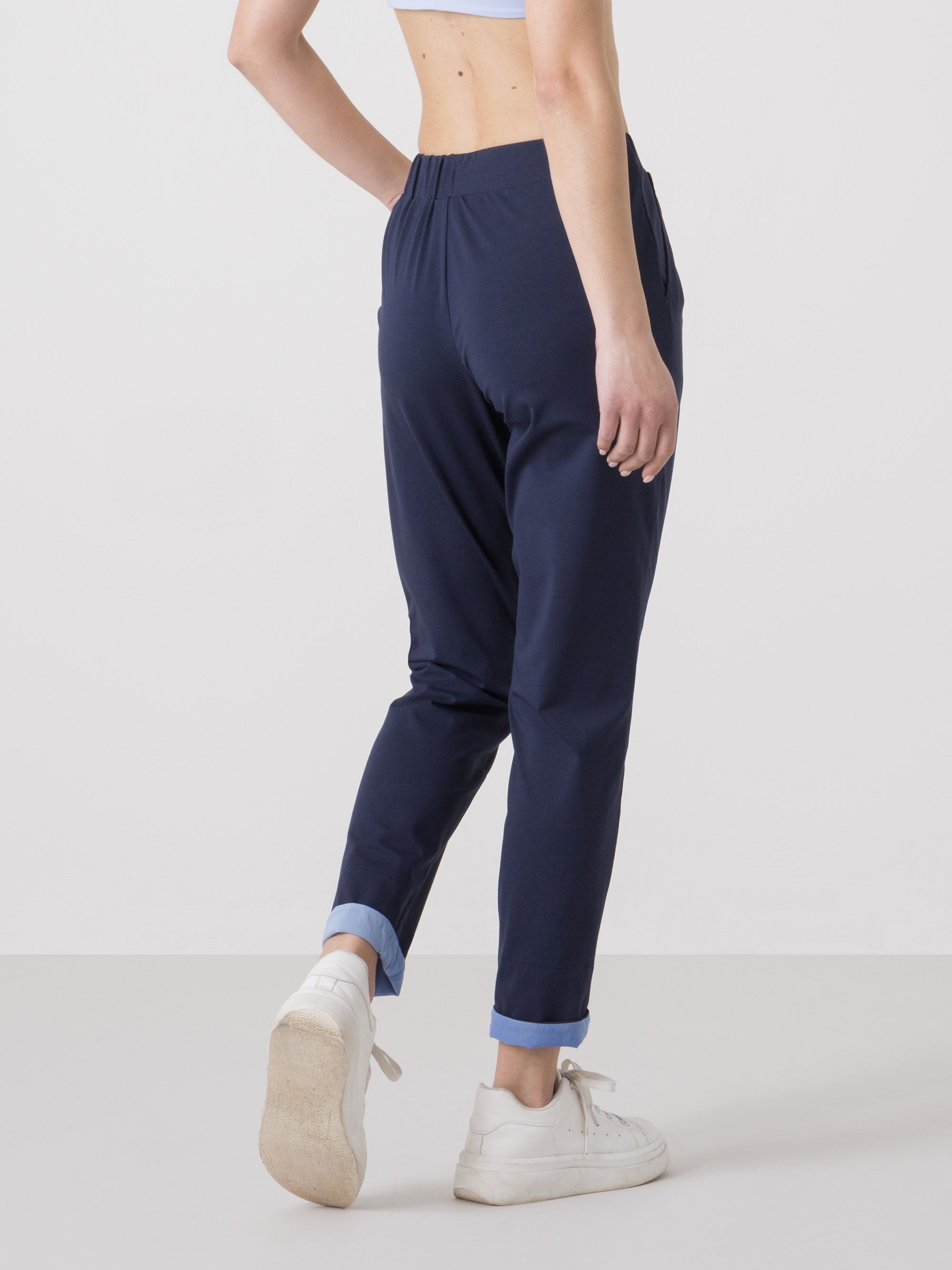 DÁMSKÉ KALHOTY DIMENSIONE DANZA Z MODALOVÉHO PRUŽNÉHO ŽERZEJE S KAPSY A OHRNUTÍM