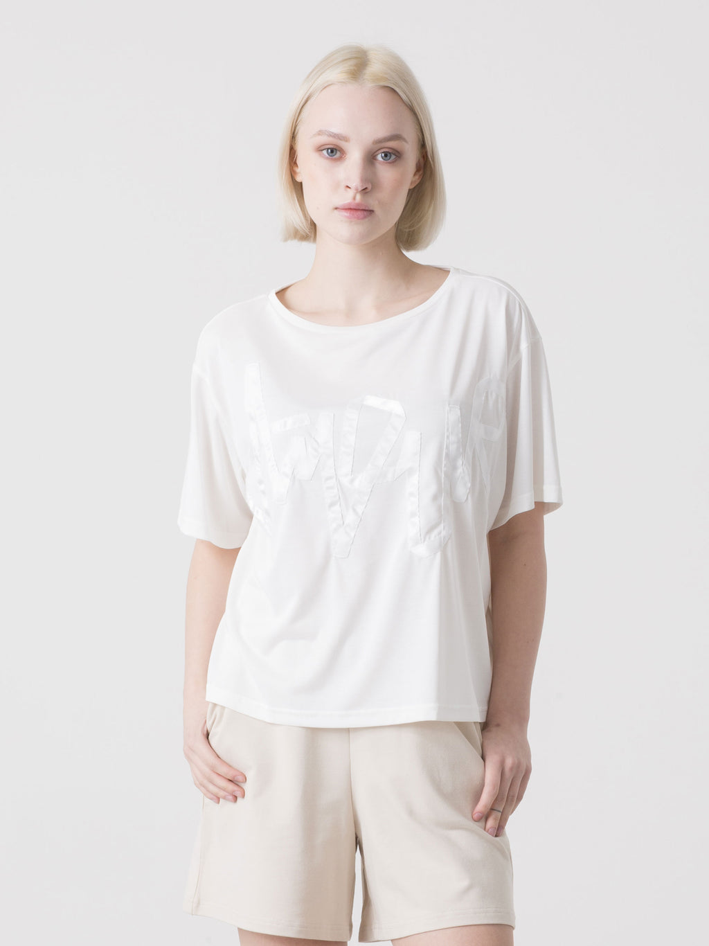 T-SHIRT DONNA IN VISCOSA CON LOGO FRONTALE IN RASO DIMENSIONE DANZA