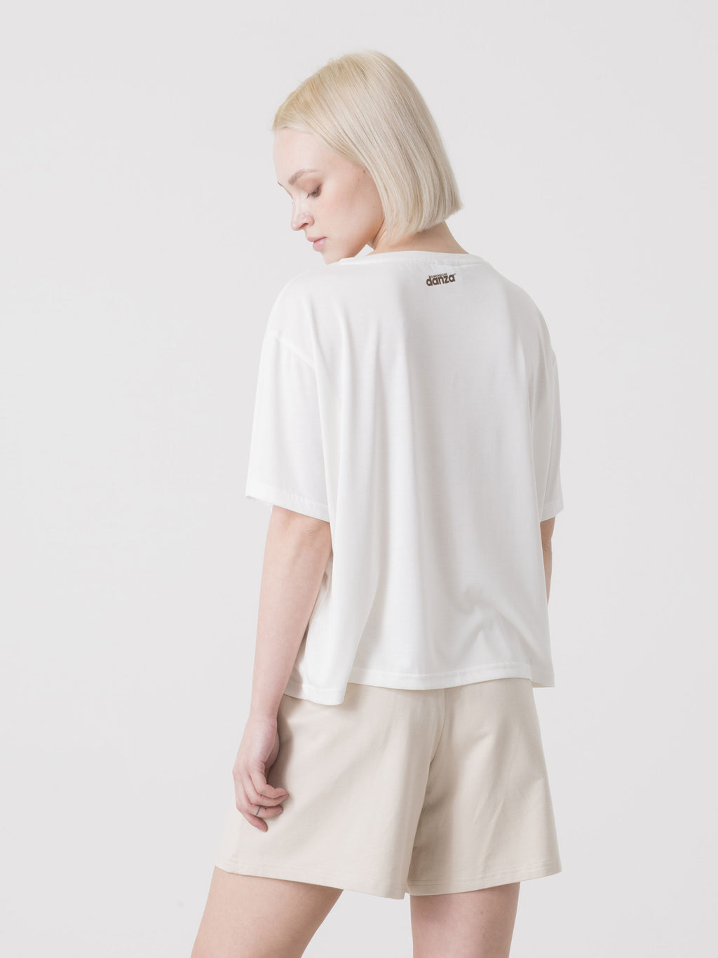 T-SHIRT DONNA IN VISCOSA CON LOGO FRONTALE IN RASO DIMENSIONE DANZA