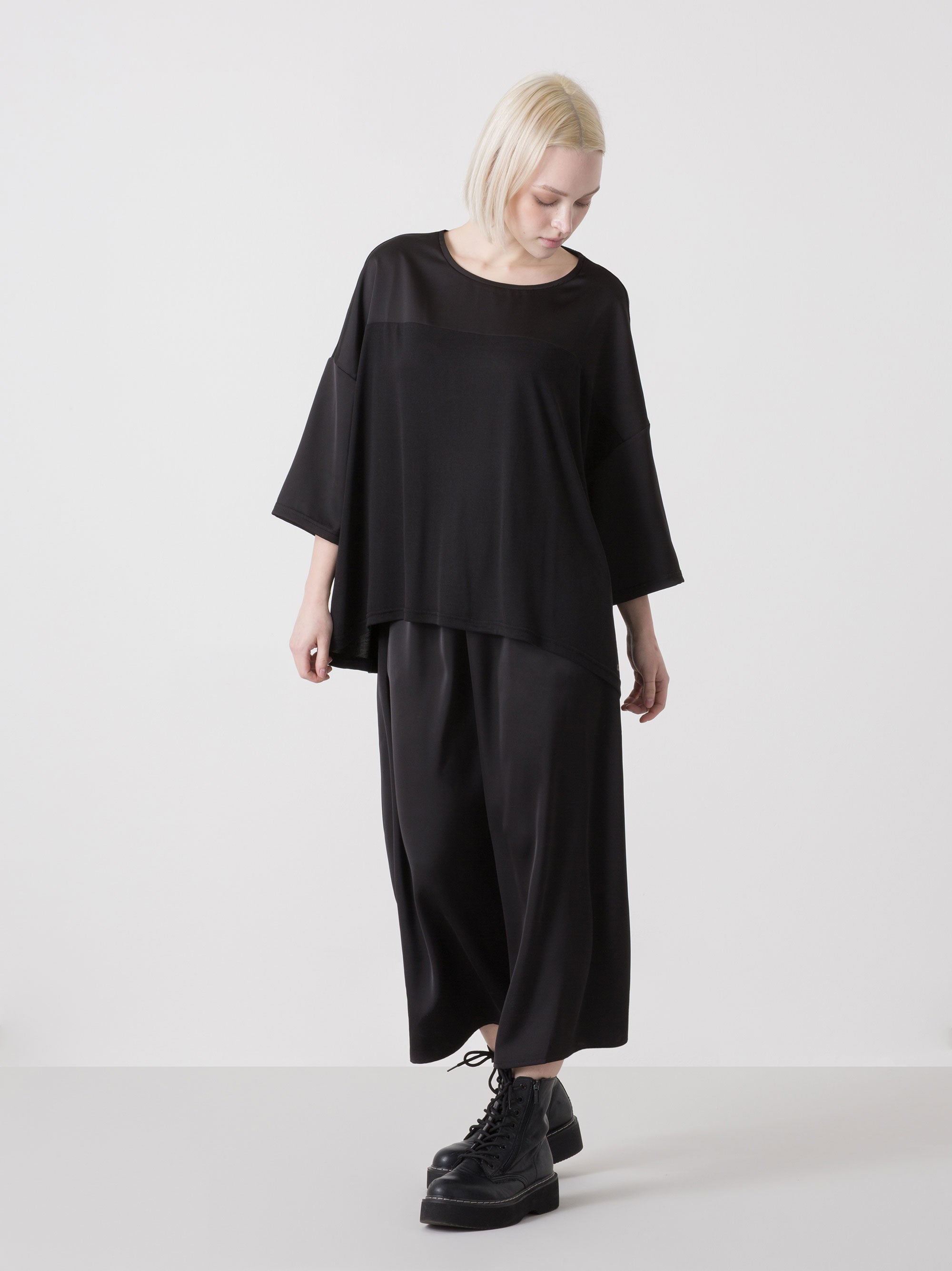 ASYMETRICKÉ DÁMSKÉ TRIČKO DIMENSIONE DANZA Z MĚKKÉ VISKÓZY