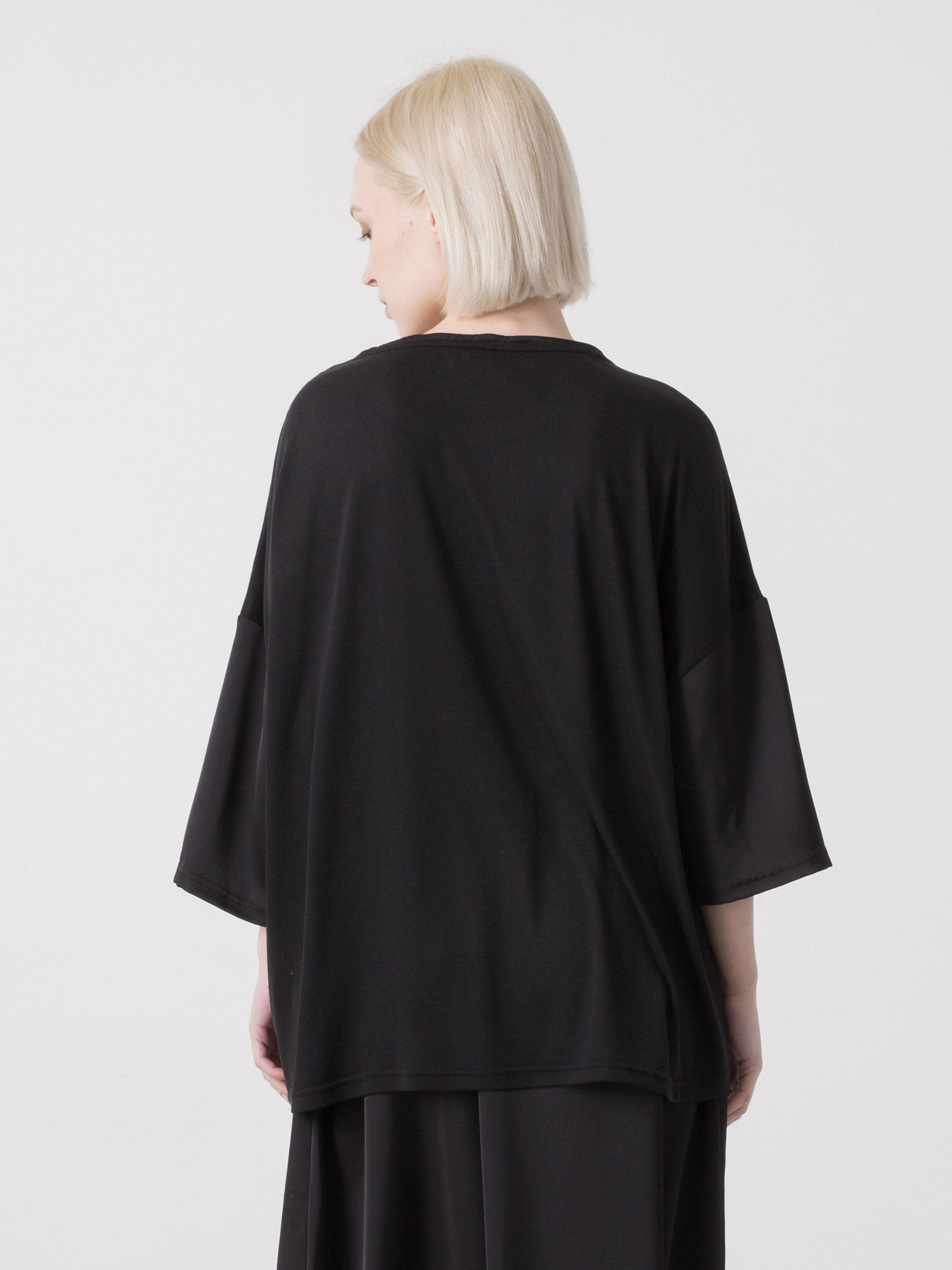 ASYMETRICKÉ DÁMSKÉ TRIČKO DIMENSIONE DANZA Z MĚKKÉ VISKÓZY