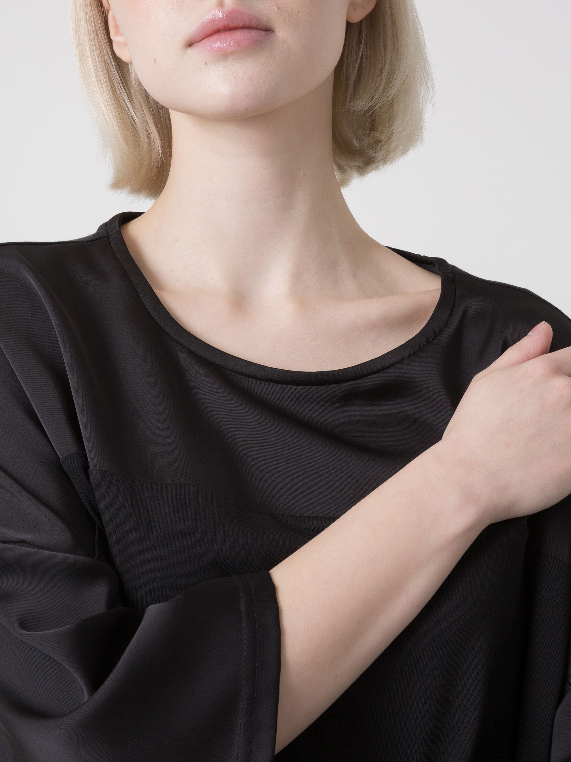 ASYMETRICKÉ DÁMSKÉ TRIČKO DIMENSIONE DANZA Z MĚKKÉ VISKÓZY