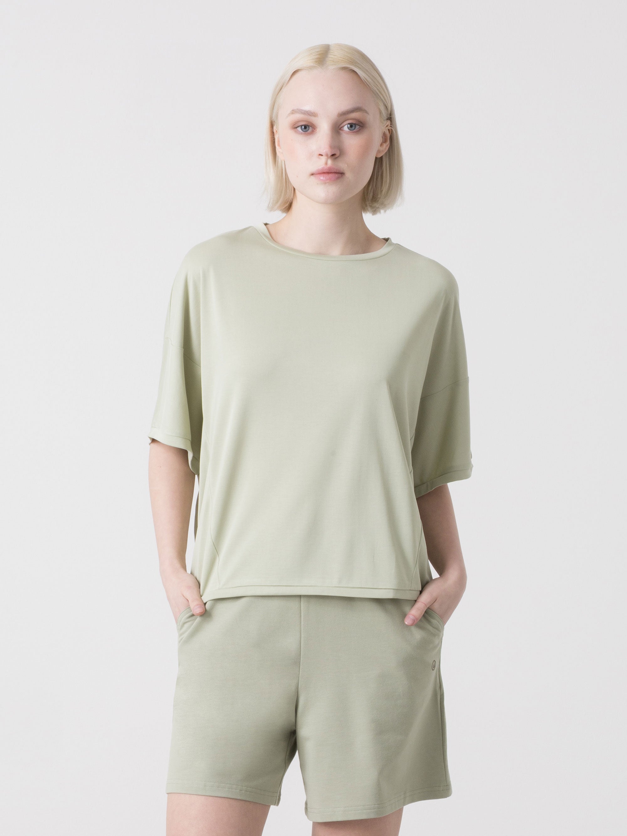 DÁMSKÉ TRIČKO DIMENSIONE DANZA Z VISKÓZY MAXI S GEOMETRICKÝMI ŠVY