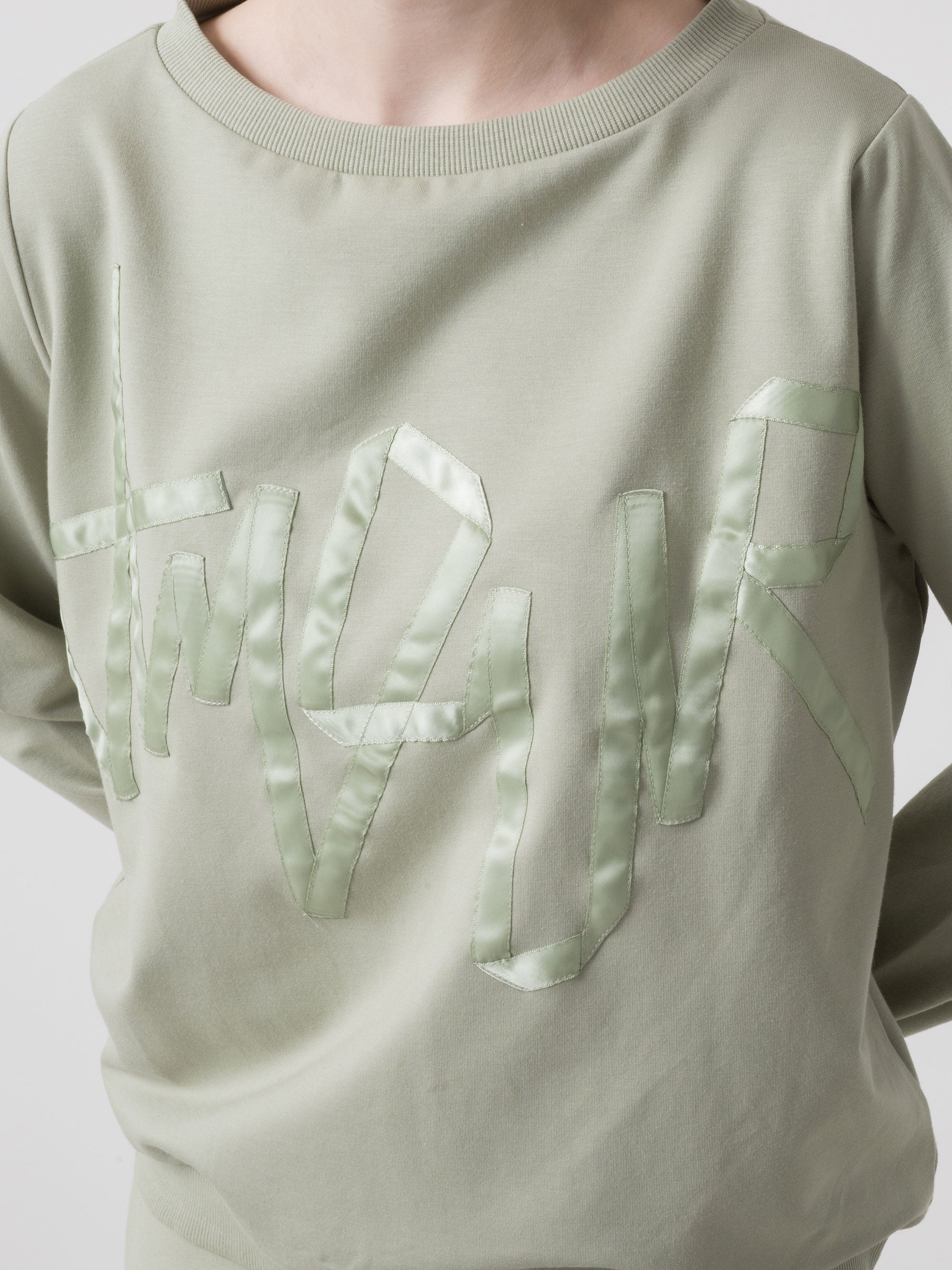 DÁMSKÁ MIKINA DIMENSIONE DANZA AMOUR S KULATÝM VÝSTŘIHEM Z MODALU S LODKOVÝM VÝSTŘIHEM