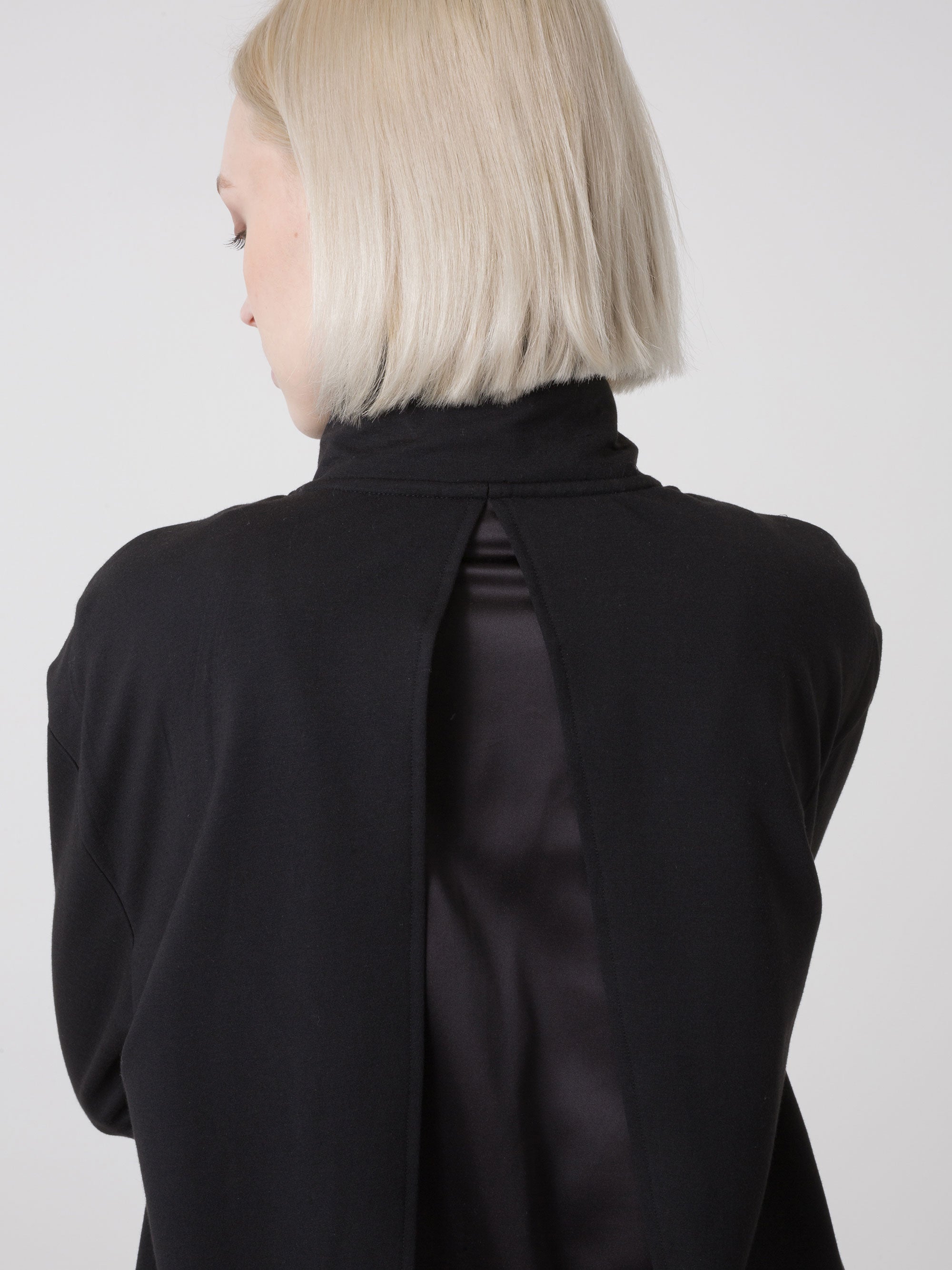 DÁMSKÁ MIKINA FULL ZIP Z MODALU DIMENSIONE DANZA OVERSIZE S VYSOKÝM LÍMCEM A SATÉNOVÝM DETAIL